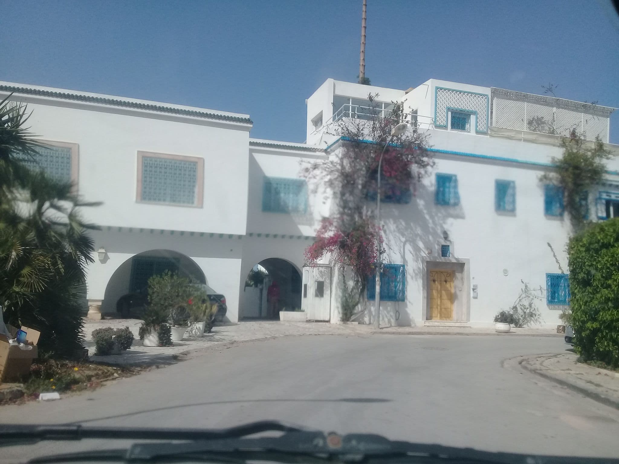 Street view near Dar Marsa Cubes, La Marsa — © graphicom (CC BY-SA · Mapillary)