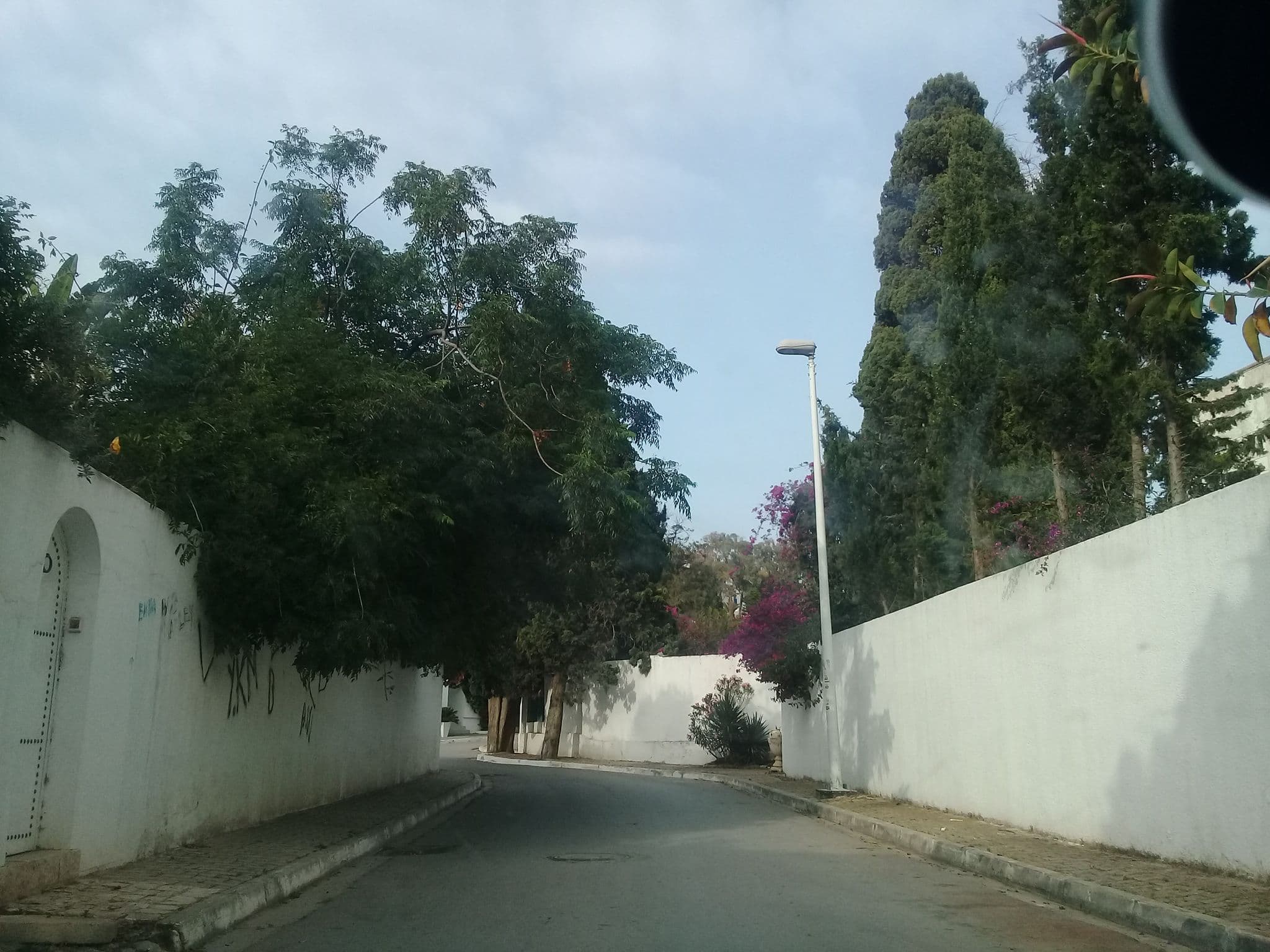 Street view near Villa Sidi Bou Said, Sidi Bou Said — © graphicom (CC BY-SA · Mapillary)
