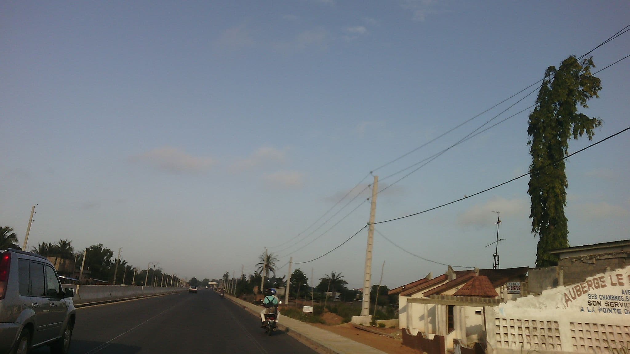 Street view near Auberge le crépuscule, Ouidah — © saliousoft (CC BY-SA · Mapillary)