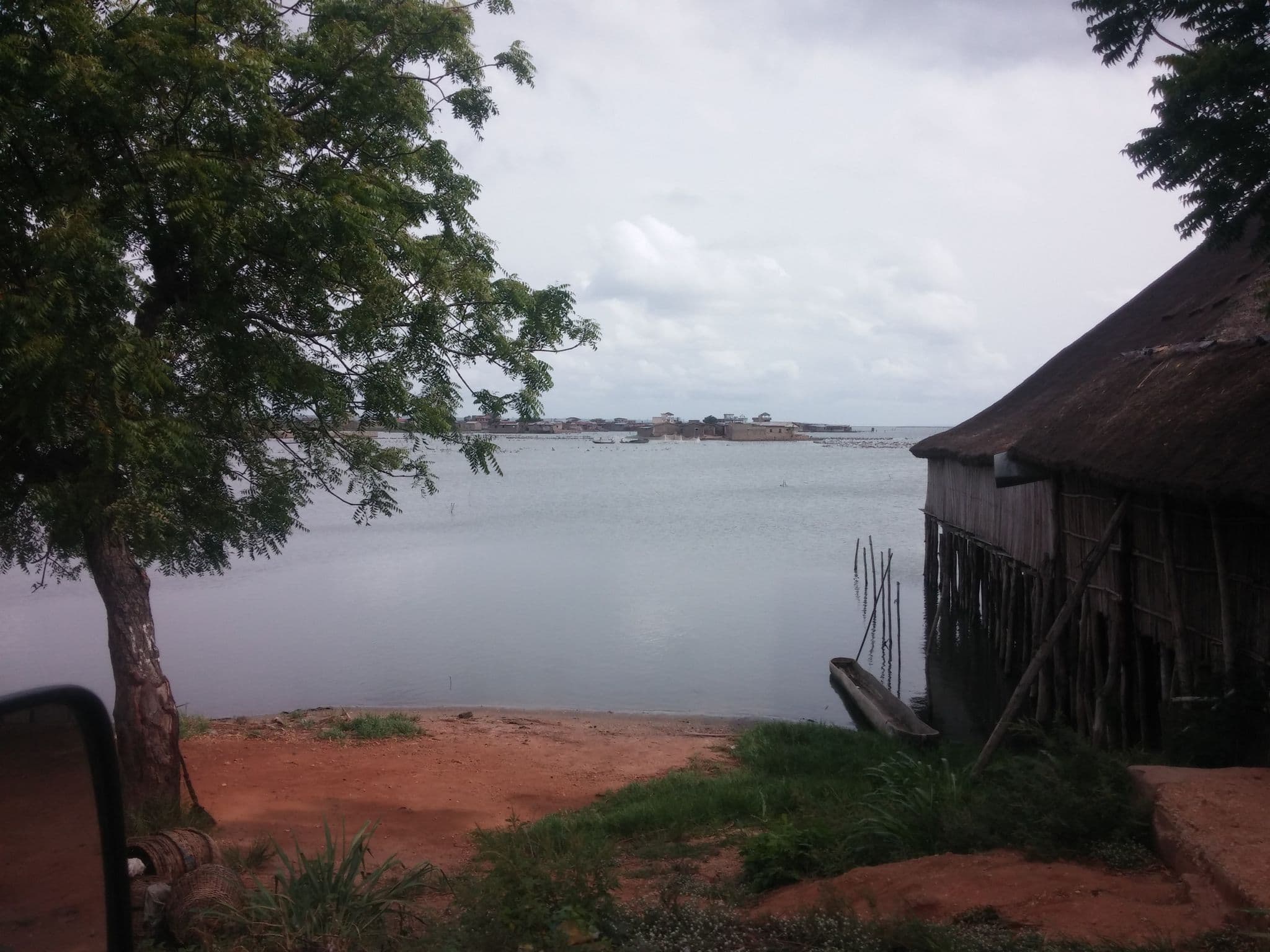 Street view near Auberge du Lac Ahémé, Comé — © hoavo (CC BY-SA · Mapillary)