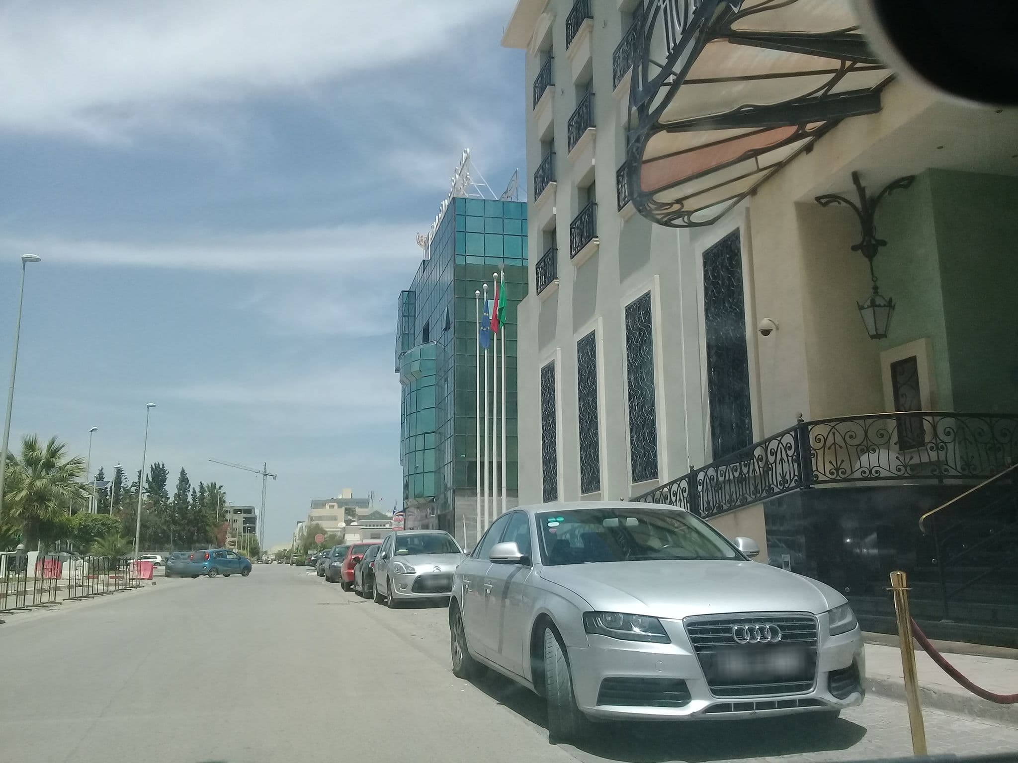 Street view near Hôtel Concorde, Aryanah — © graphicom (CC BY-SA · Mapillary)