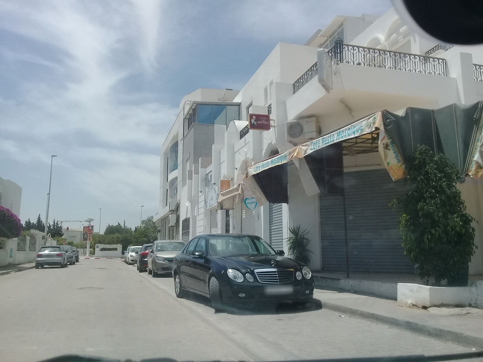 Street view near The Ritz Apart, Aryanah — © graphicom (CC BY-SA · Mapillary)