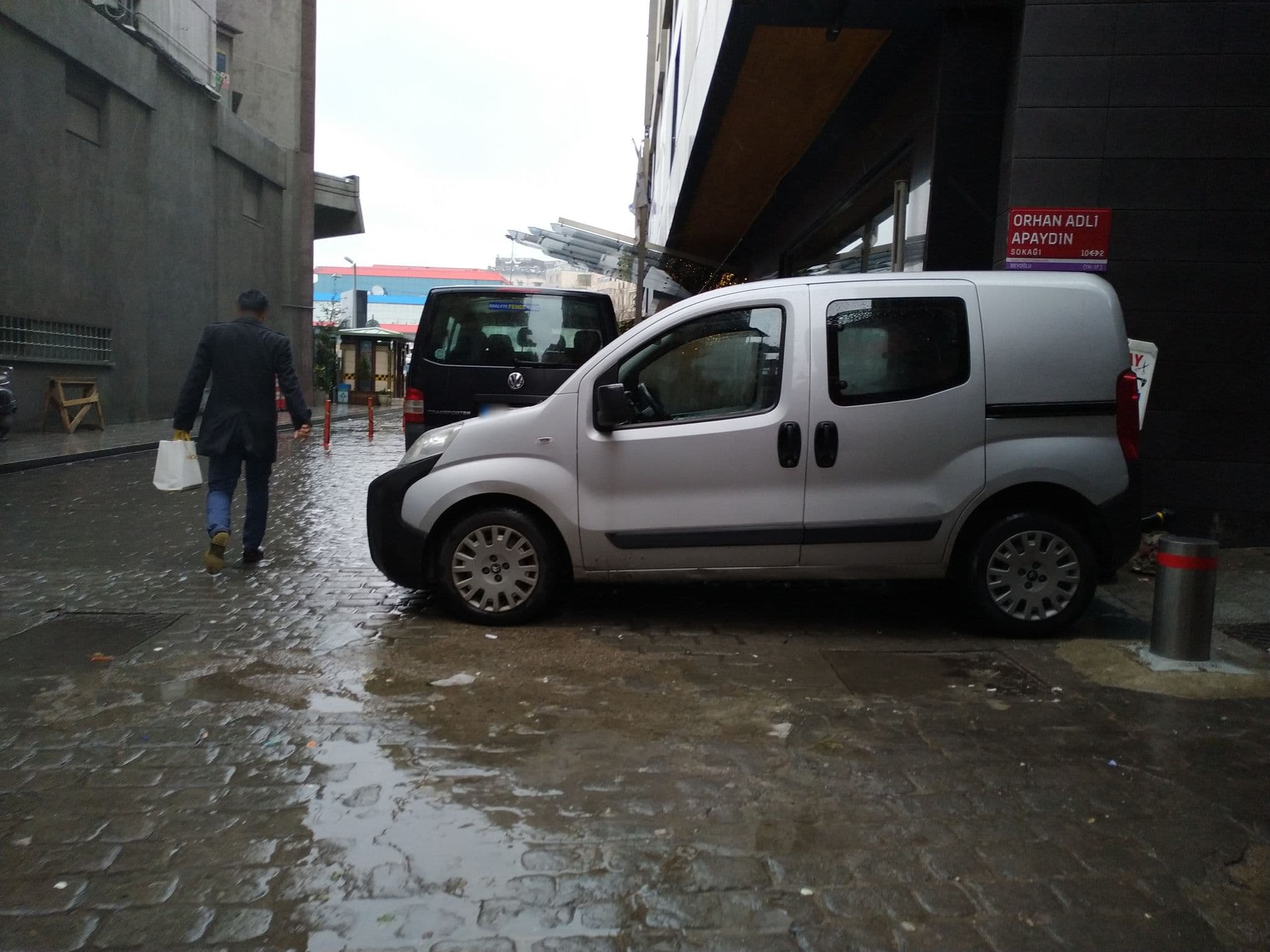 Street view near Tepebaşı, Eminönü