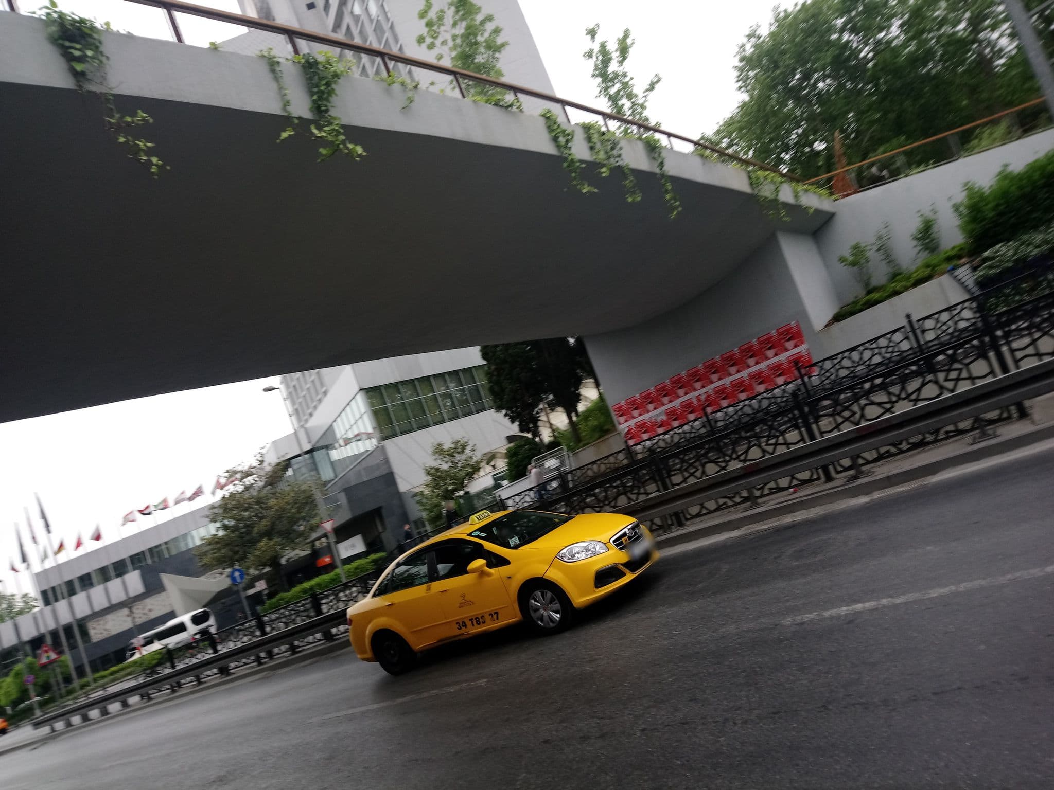 Street view near Divan Hotel, Şişli