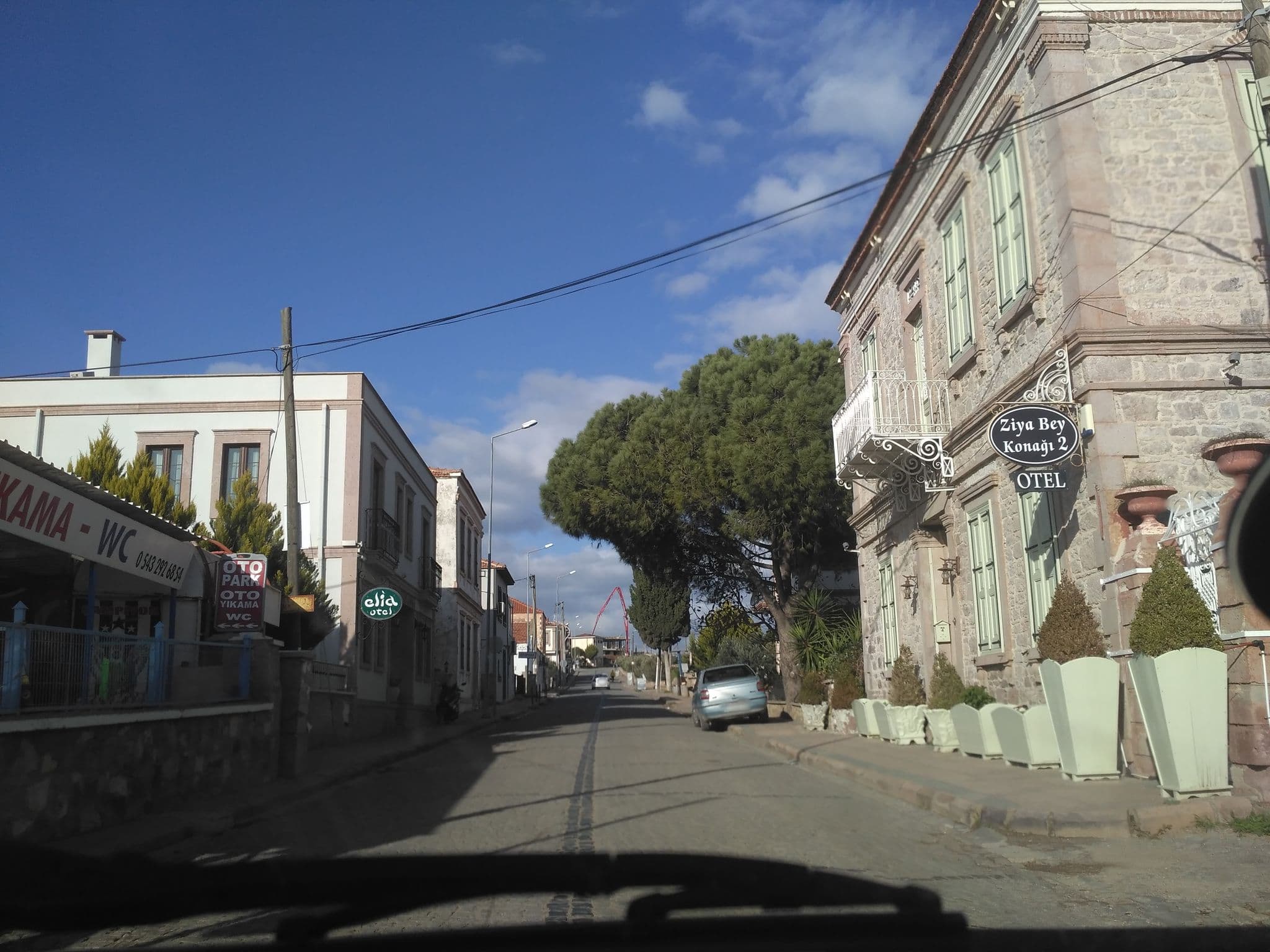 Street view near Moshos Otel, Ayvalık — © uzungo (CC BY-SA · Mapillary)