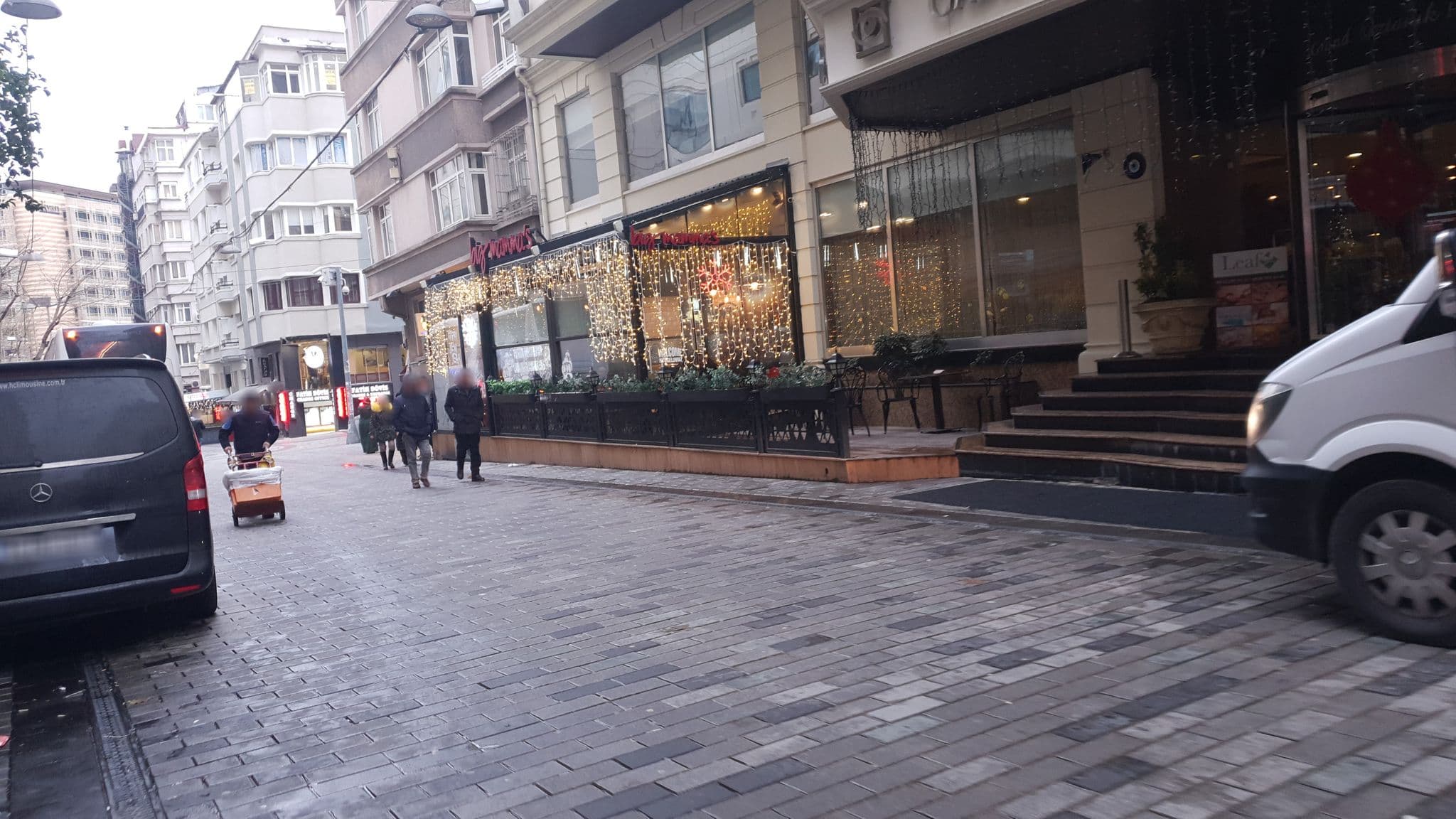 Street view near Arts Hotel Taksim, Şişli