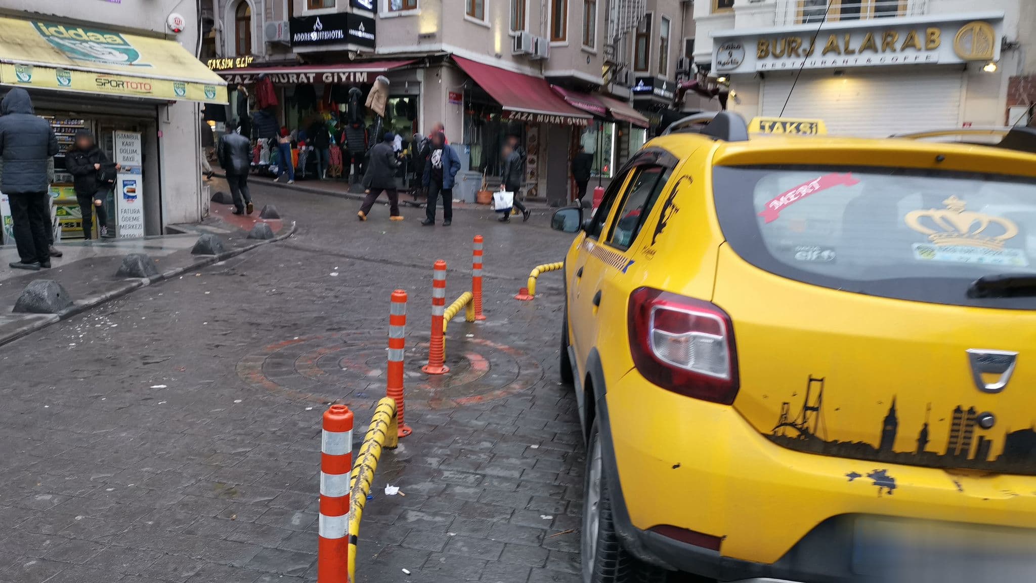 Street view near Chillout Cengo Hostel, Eminönü