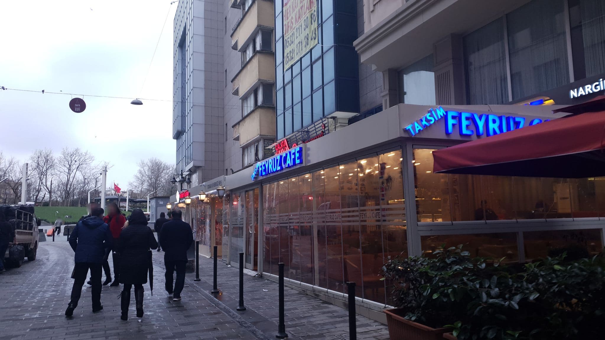 Street view near Crystal Hotel, Şişli