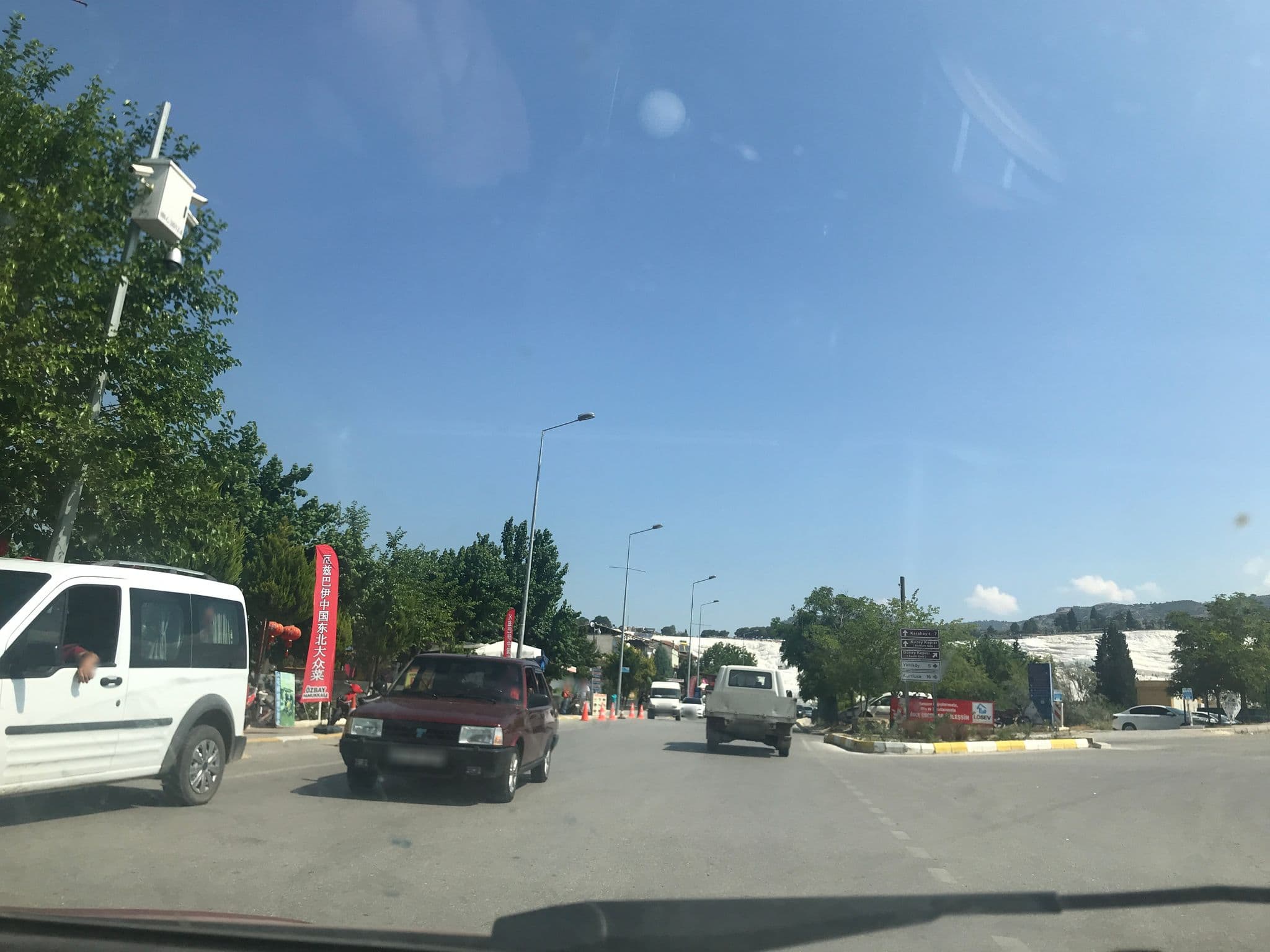 Street view near Özbay Hotel, Pamukkale — © alpzsarac (CC BY-SA · Mapillary)