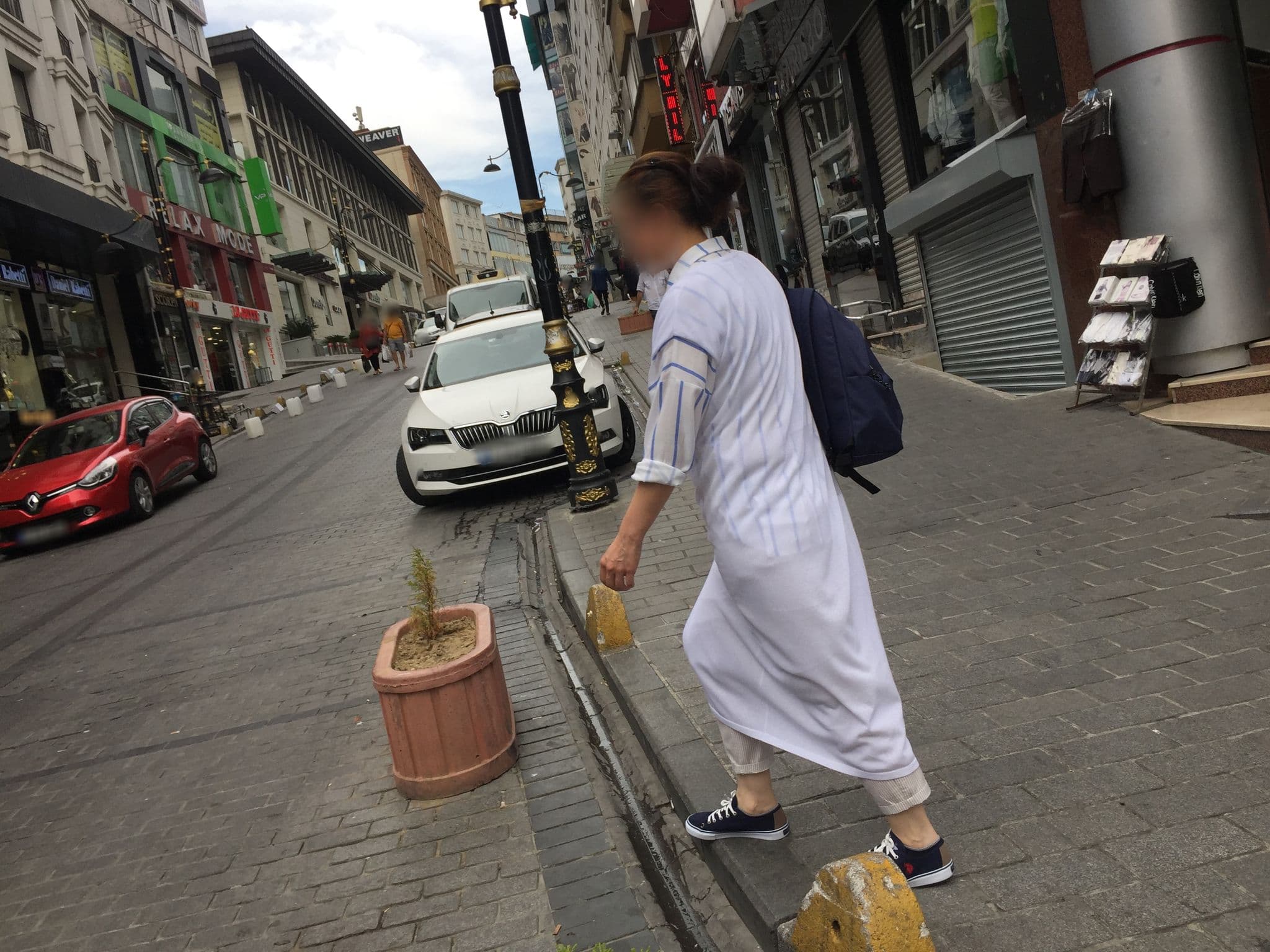 Street view near Darkhill Hotel, Istanbul — © sessiznotalar (CC BY-SA · Mapillary)