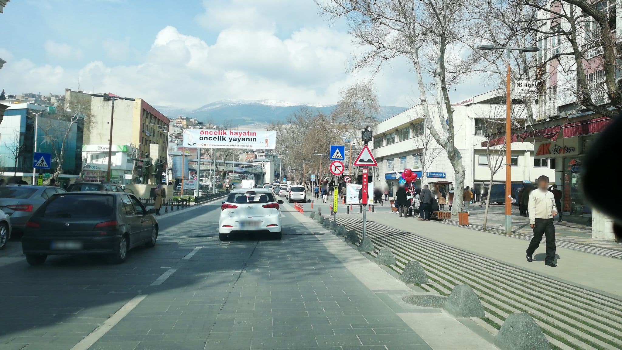 Street view near Hampton by Hilton Kahramanmaras, Kahramanmaraş — © faruktaslialan (CC BY-SA · Mapillary)