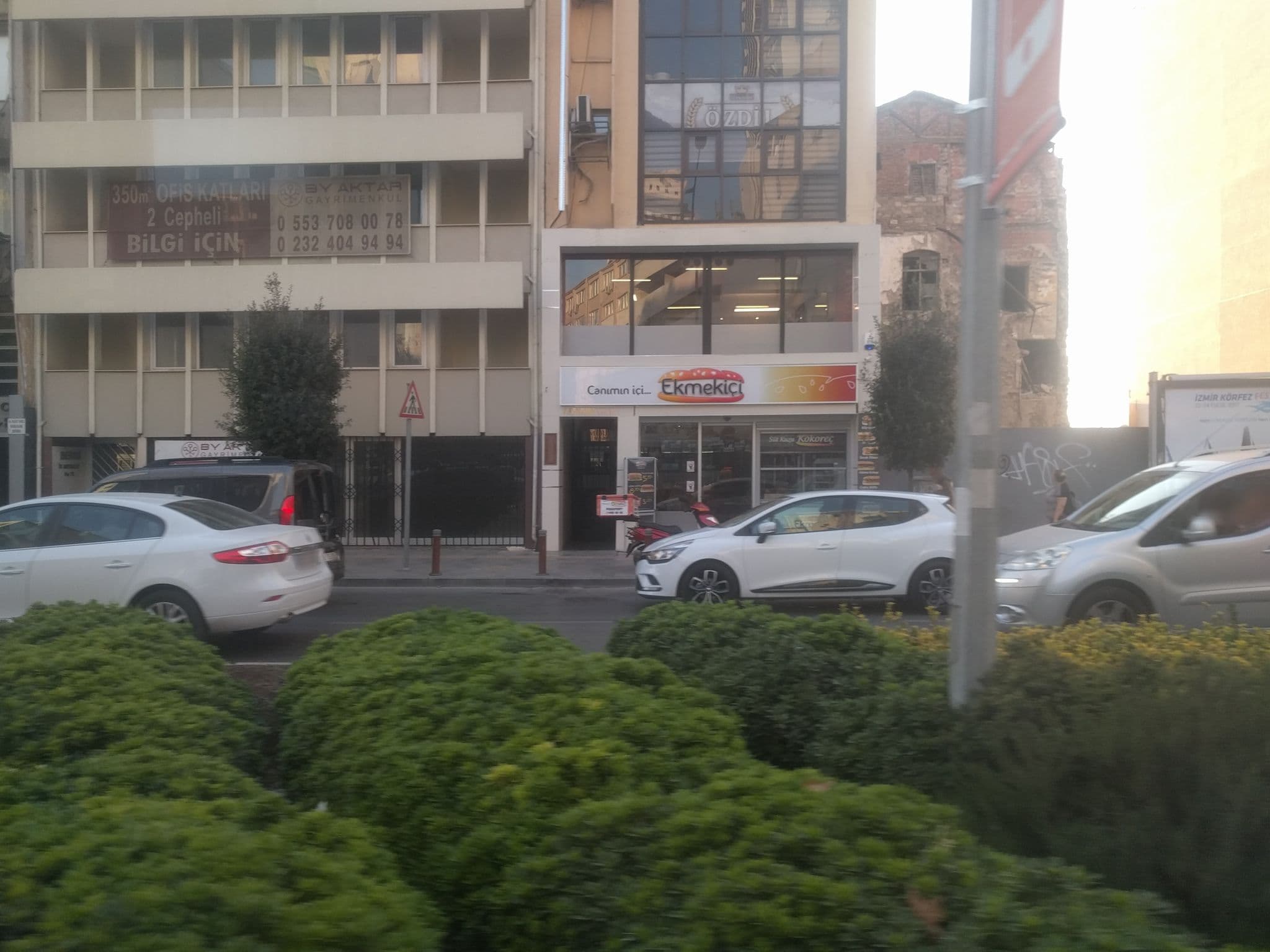 Street view near Kilim Otel, İzmir — © ubenzer (CC BY-SA · Mapillary)