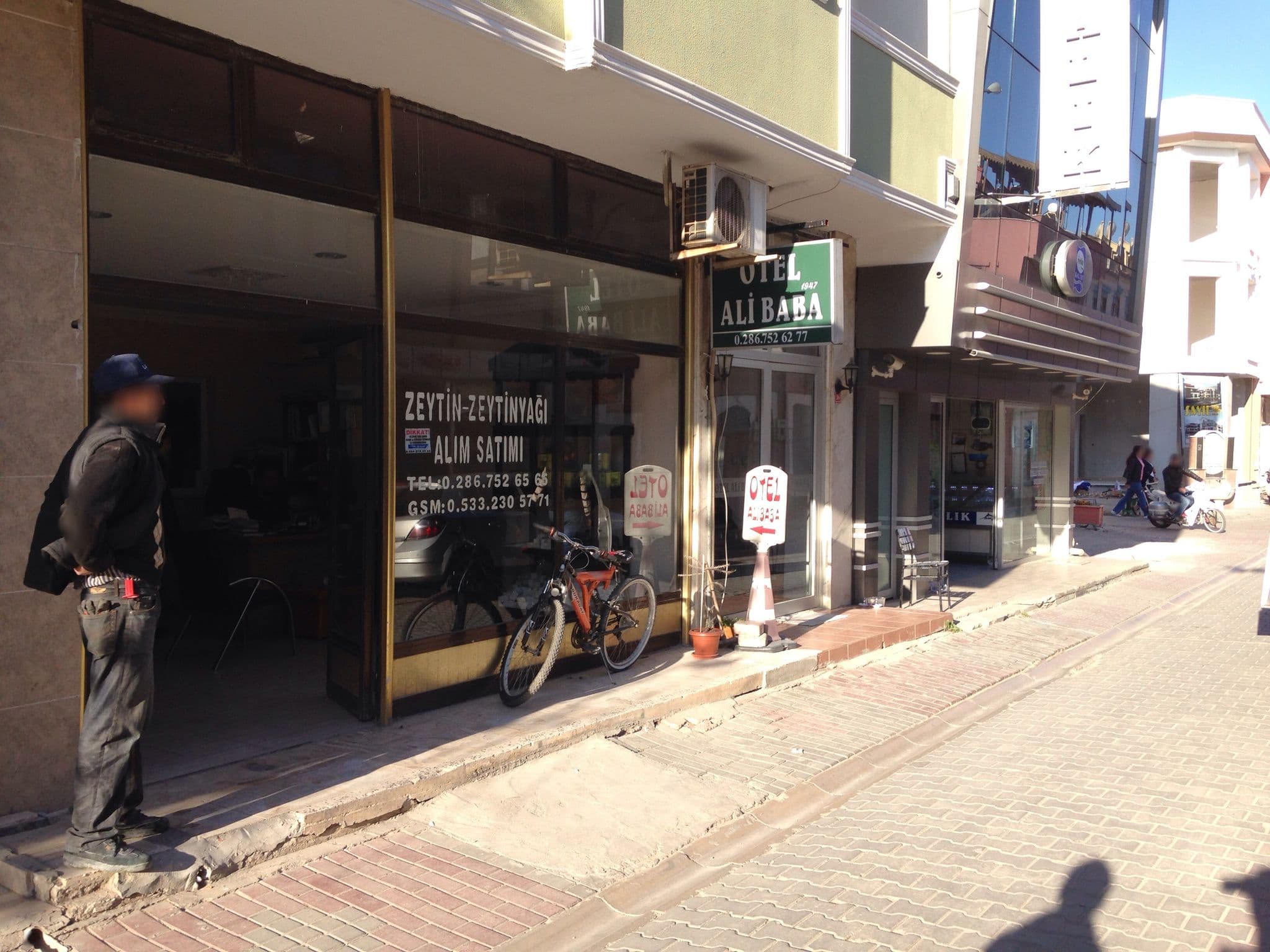 Street view near Ali Baba, Altınoluk — © wiktorn (CC BY-SA · Mapillary)