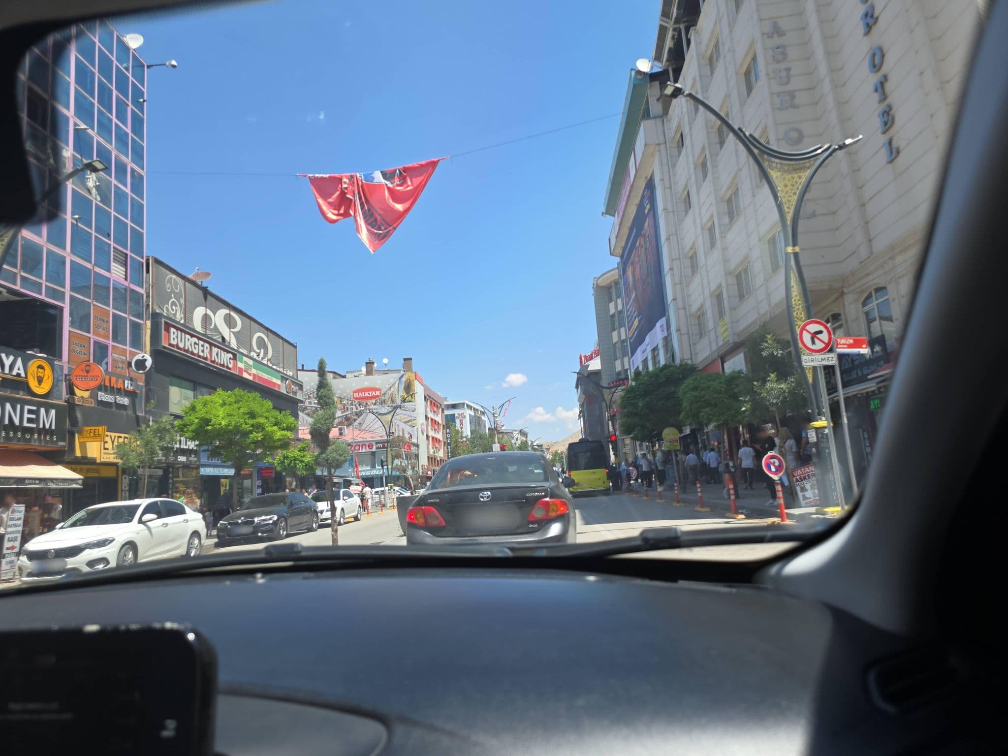 Street view near Büyük Asur Oteli, Van — © azat2020 (CC BY-SA · Mapillary)