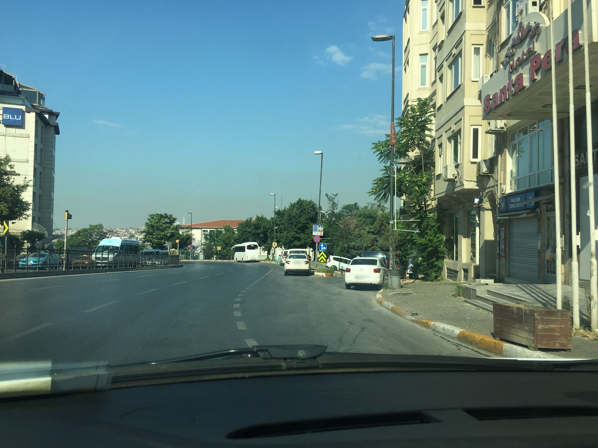 Street view near Rodamón, Eminönü