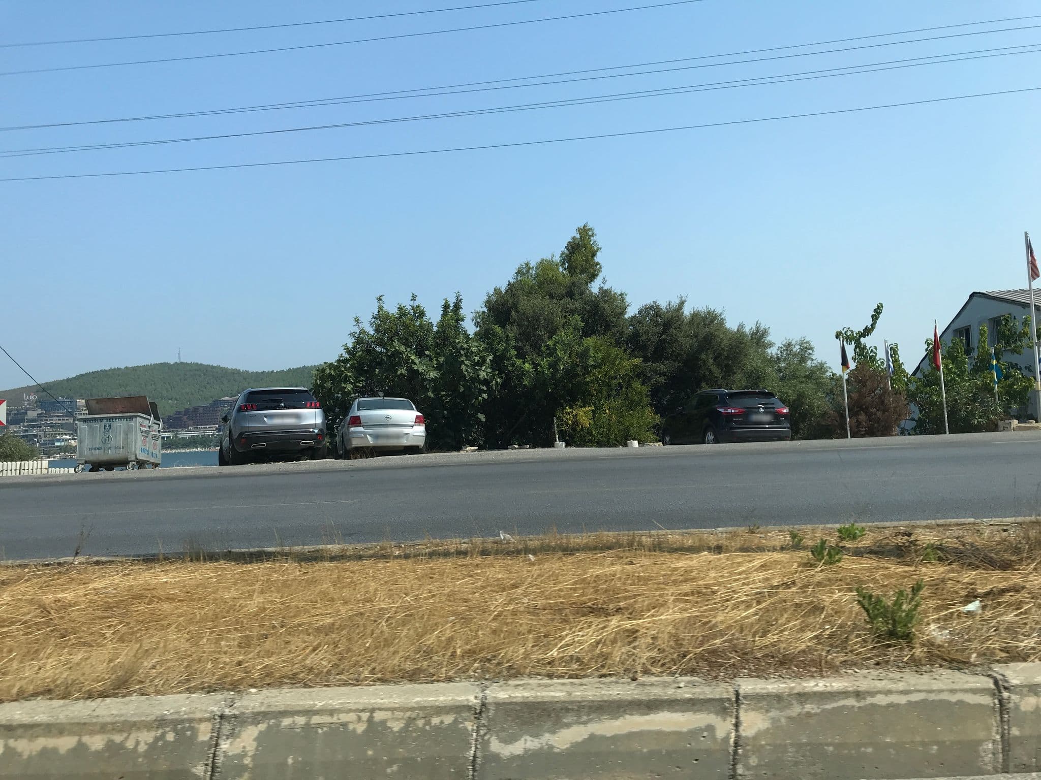 Street view near Arkyali Otel, Güvercinlik — © hderinoz (CC BY-SA · Mapillary)
