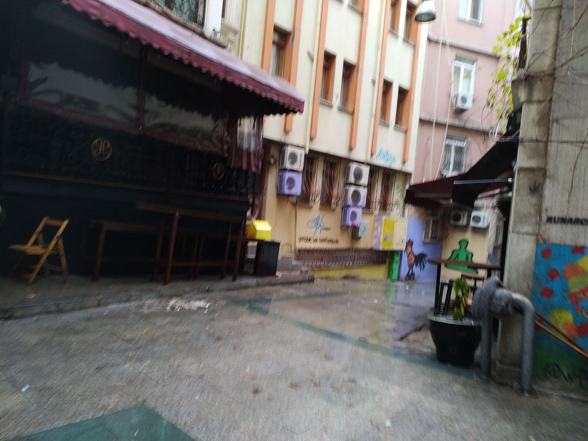 Street view near Devman, Eminönü — © helgafolk (CC BY-SA · Mapillary)