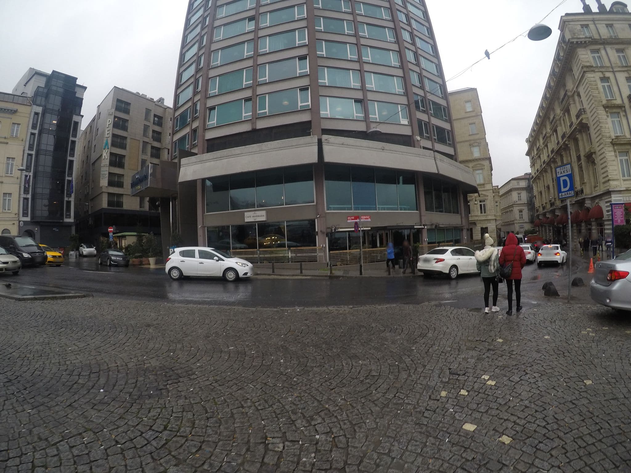 Street view near The Marmara Pera, Eminönü