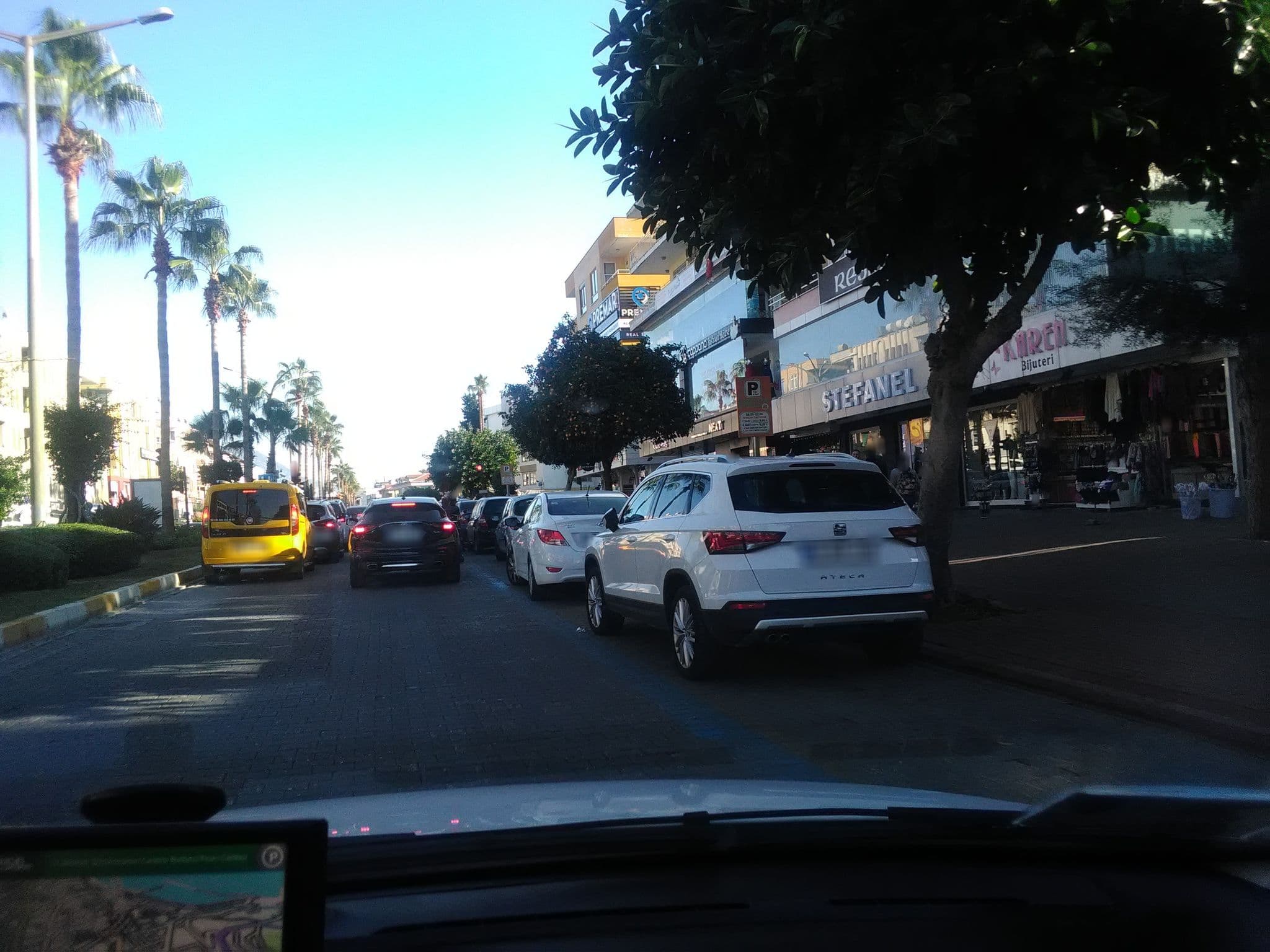 Street view near Hotel Diamore, Alanya — © andershl (CC BY-SA · Mapillary)