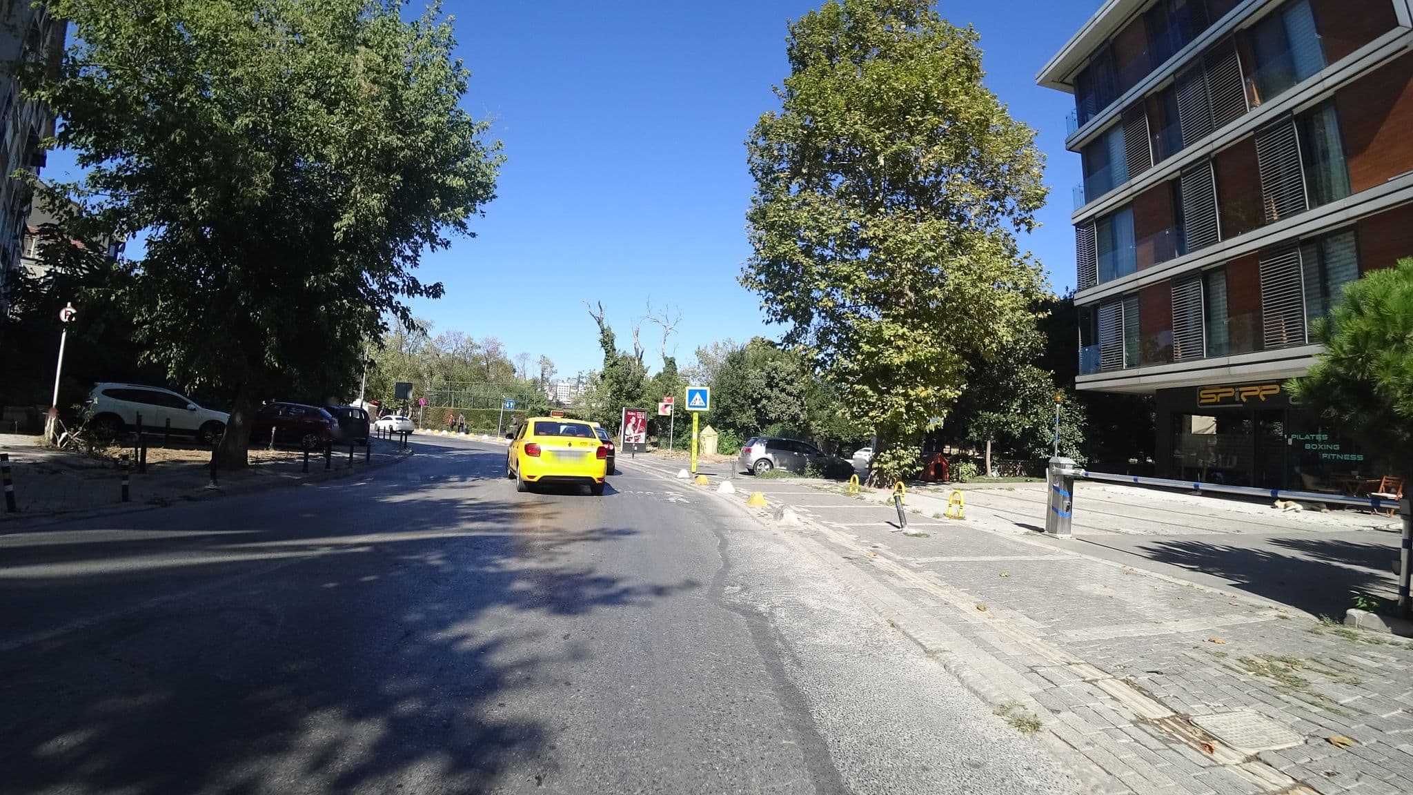 Street view near Melek Hotels Moda, Salacak — © unen (CC BY-SA · Mapillary)