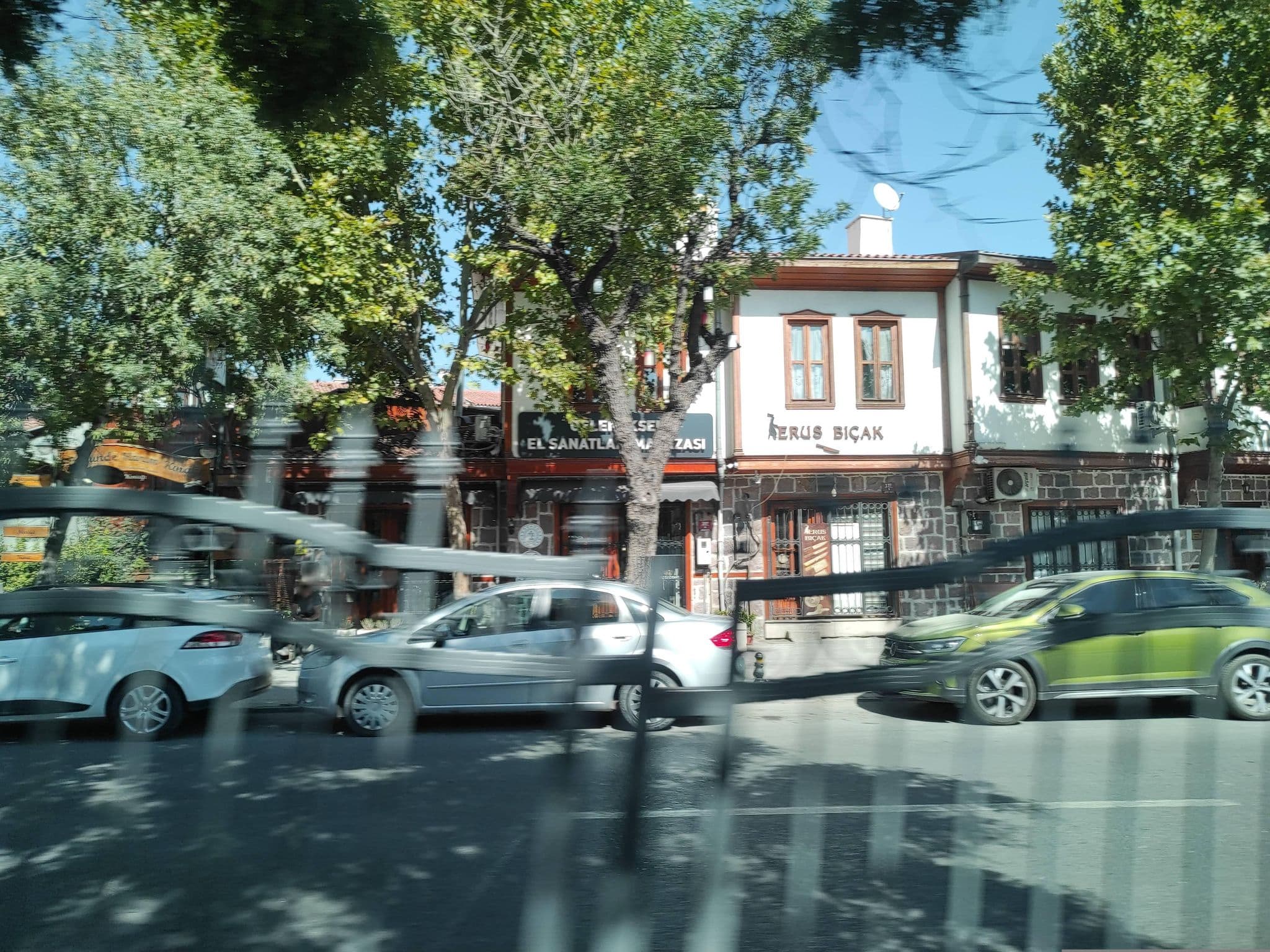 Street view near Sevecen Otel, Çankaya — © AmOosm (CC BY-SA · Mapillary)