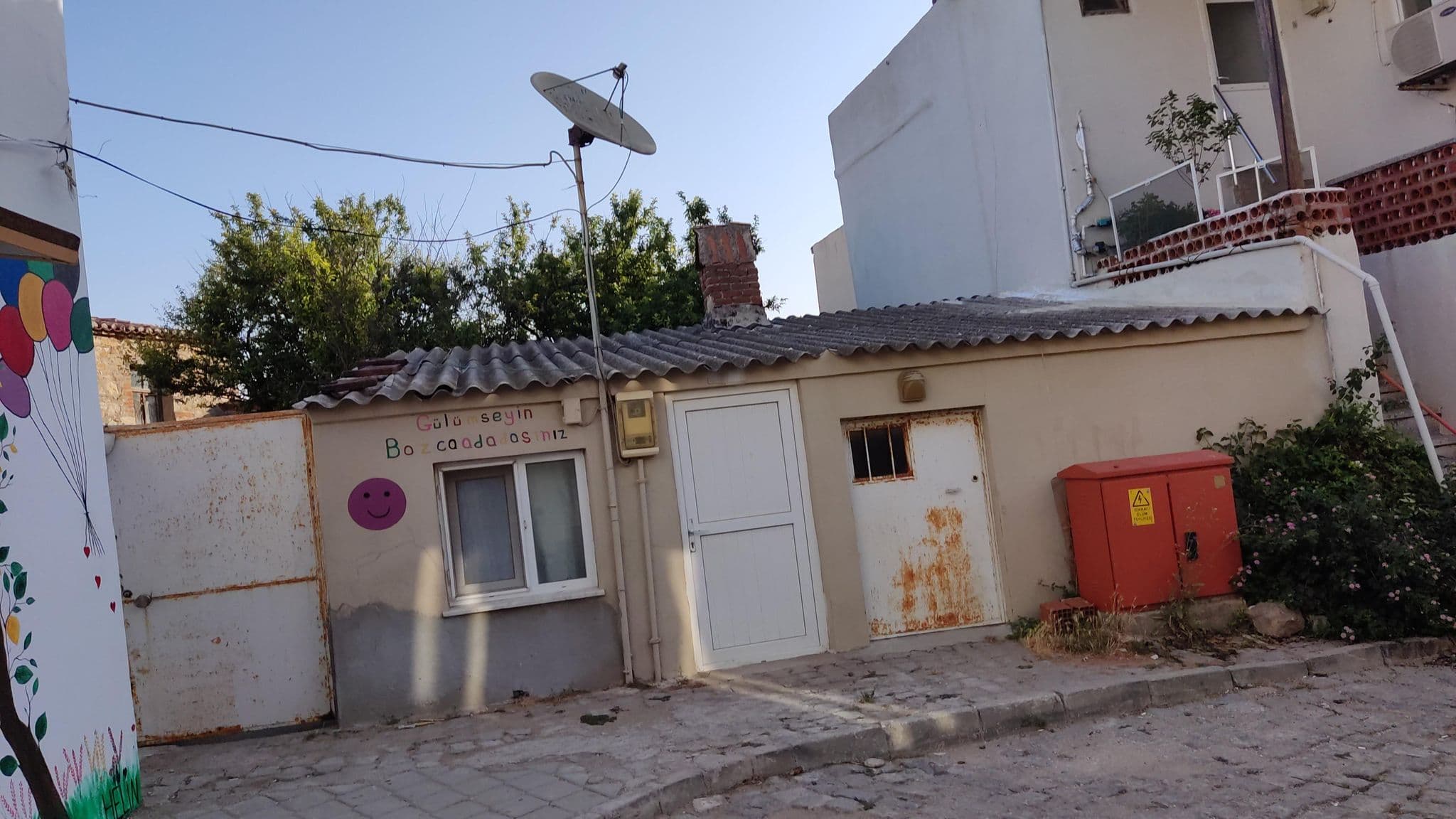 Street view near Ragıp Efendi Konağı, Bozcaada — © orkut (CC BY-SA · Mapillary)