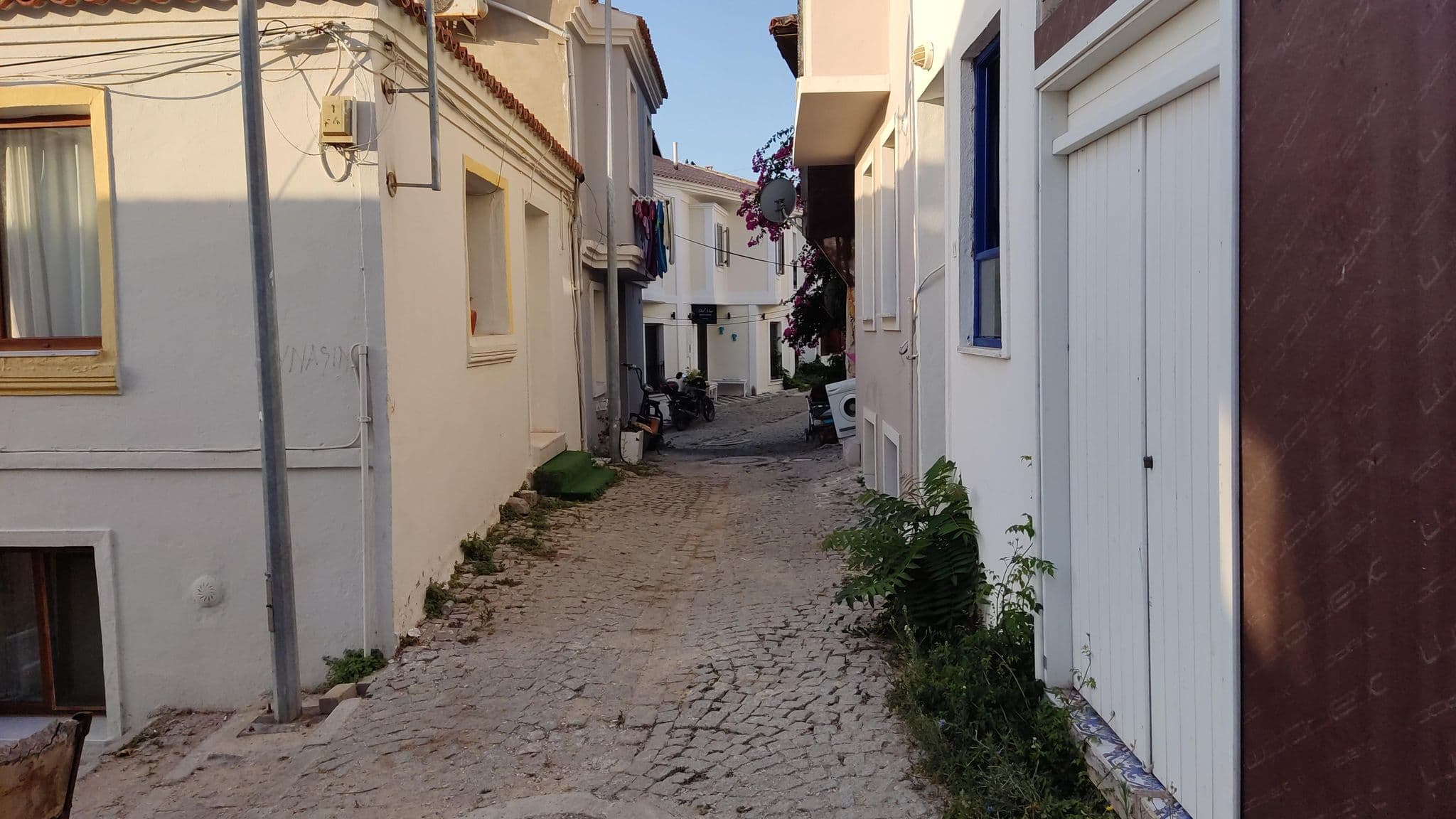 Street view near Emek Apart Pansiyon, Bozcaada — © orkut (CC BY-SA · Mapillary)
