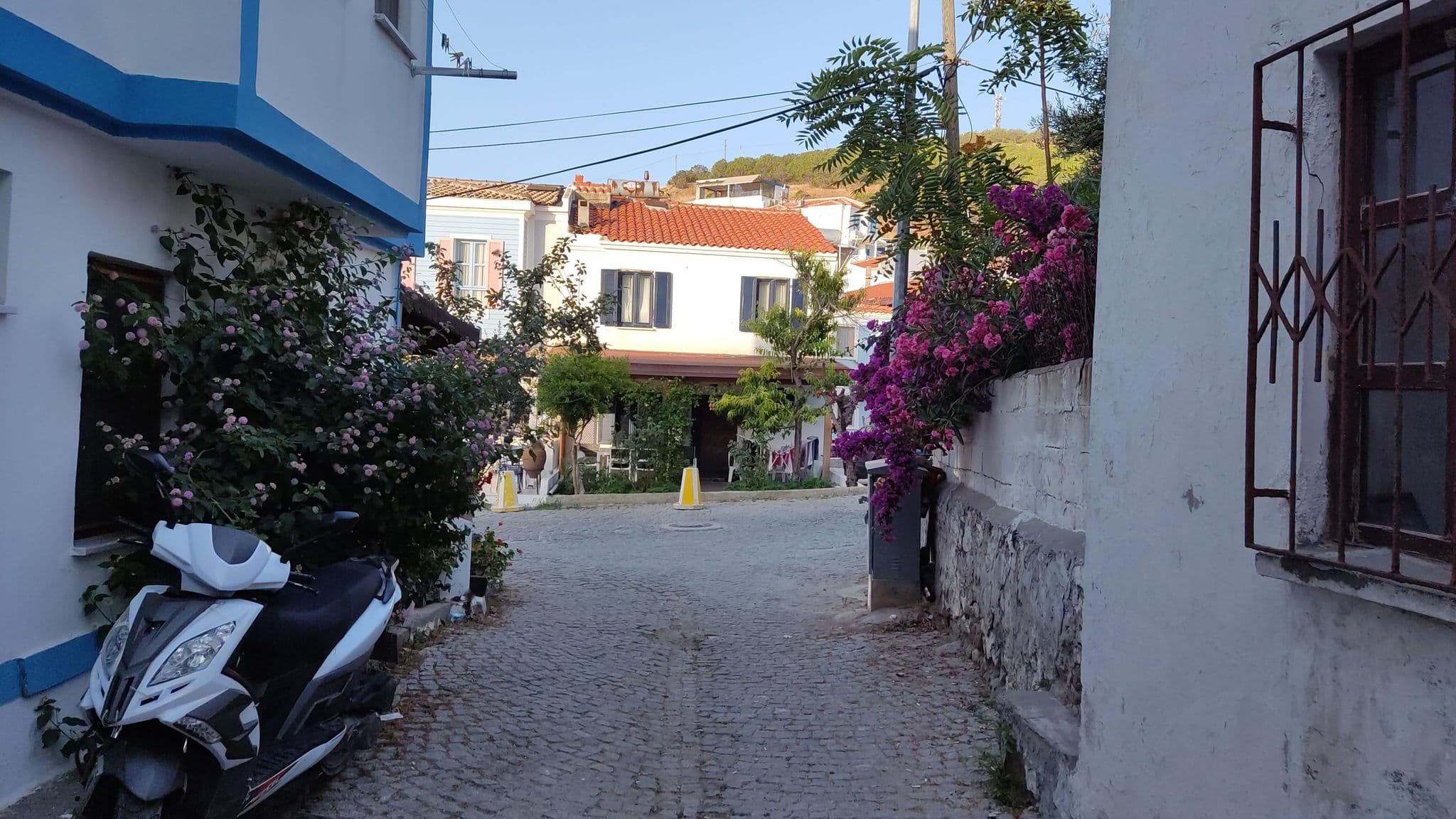 Street view near Atak Butik Hotel, Bozcaada — © orkut (CC BY-SA · Mapillary)