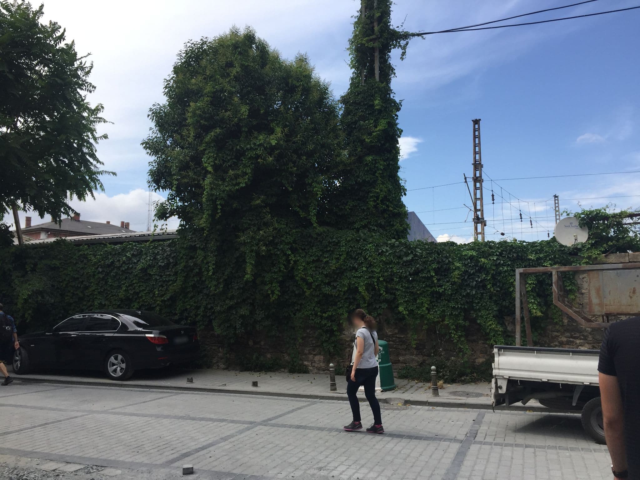 Street view near Meg Hotel, Eminönü — © sessiznotalar (CC BY-SA · Mapillary)
