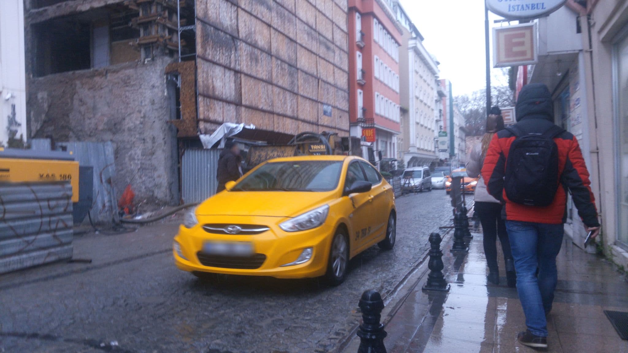 Street view near Raymond Hotel, Eminönü