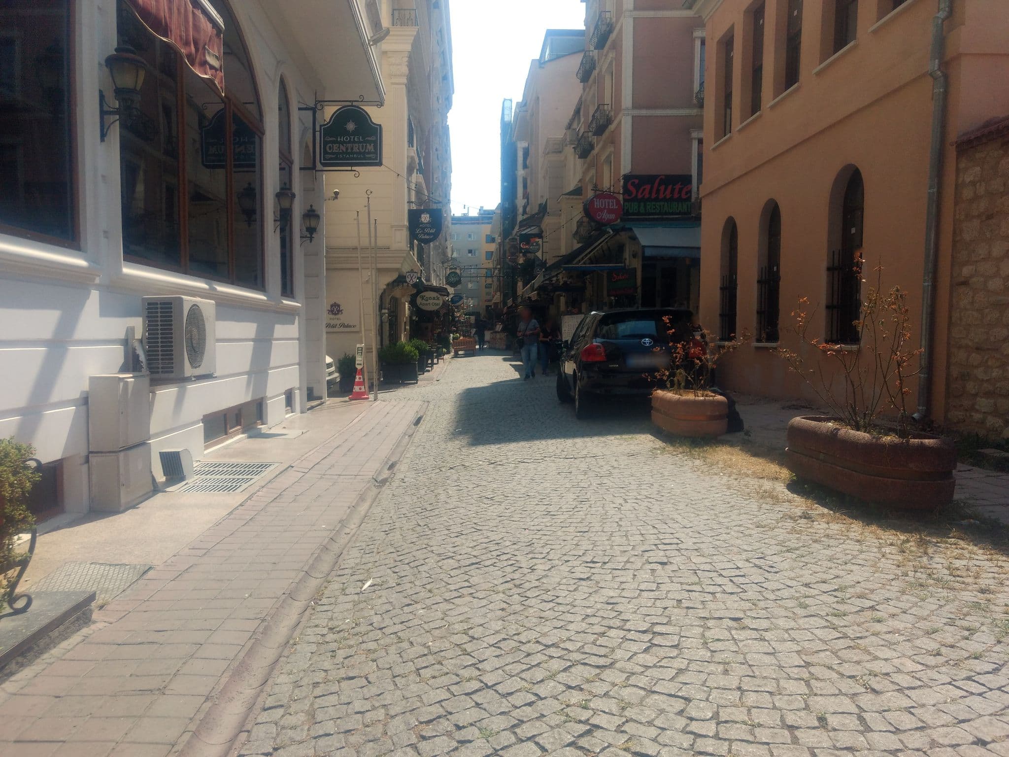 Street view near Just inn Hotel, Eminönü