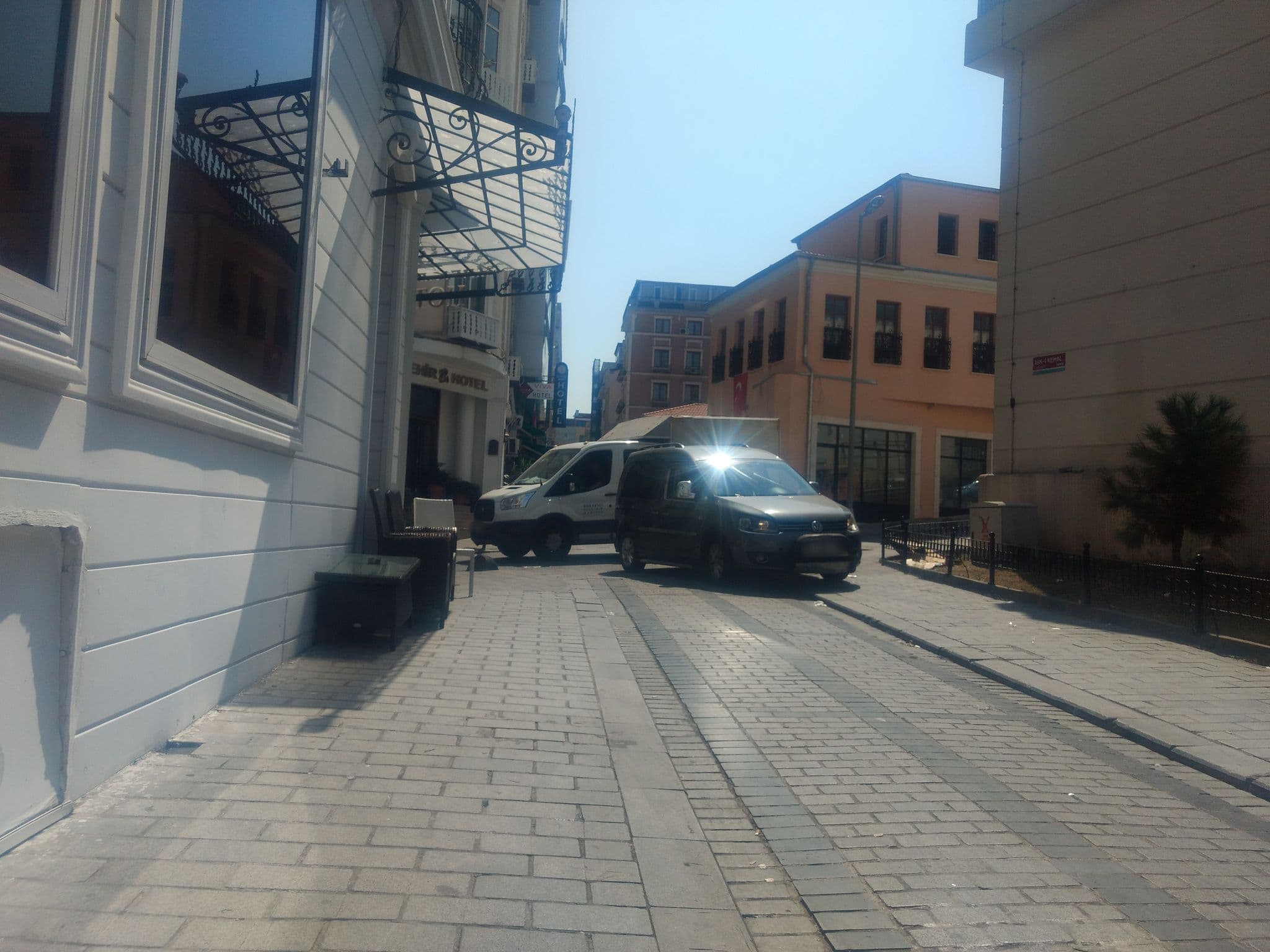 Street view near İPEK PALAS HOTEL, Eminönü