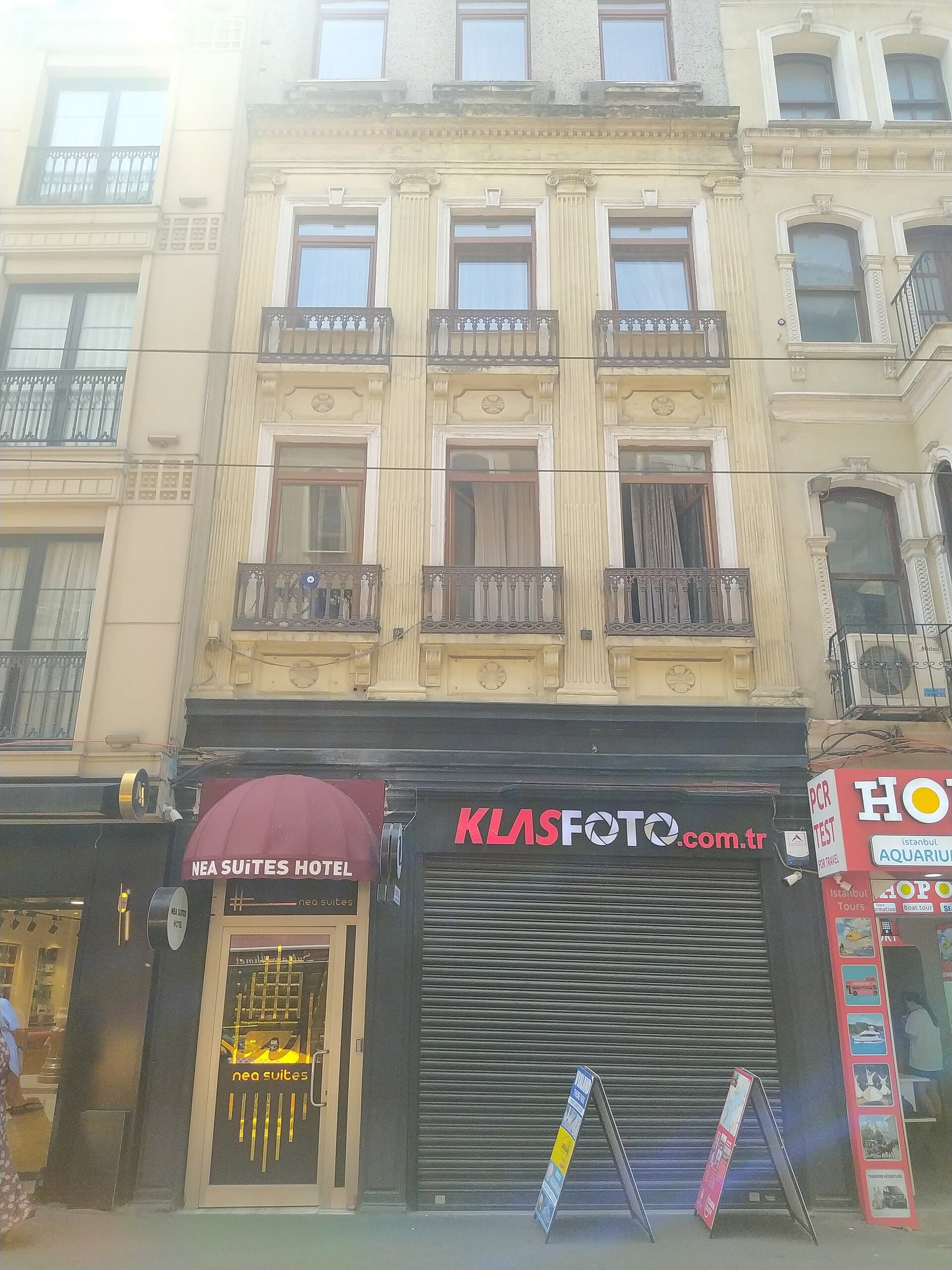 Nea Suites Old City (via Wikimedia Commons, CC0)