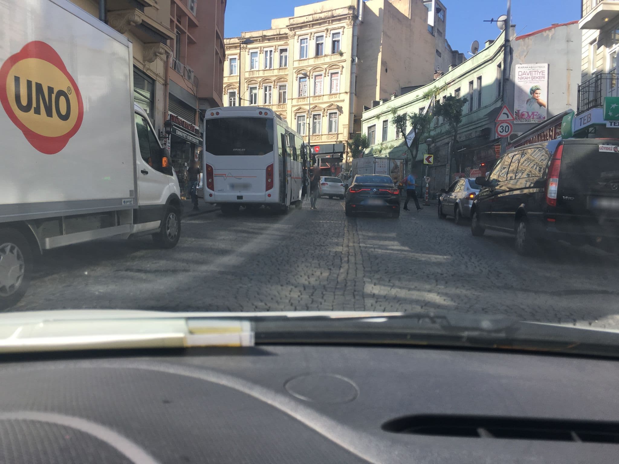 Street view near Meserret Oteli, Eminönü — © myusufuyan (CC BY-SA · Mapillary)