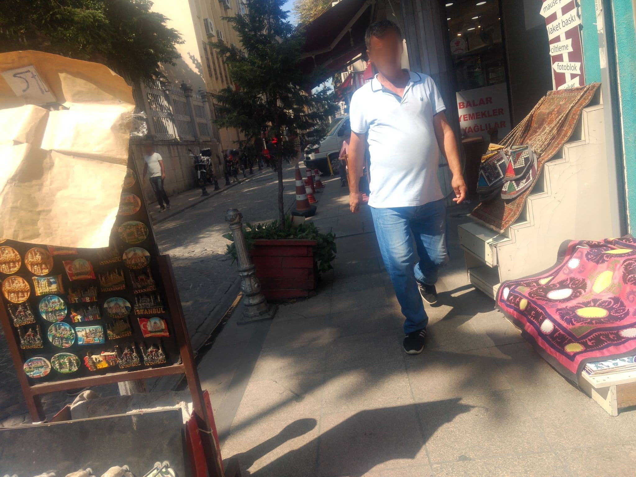 Street view near Antusa Palace Hotel, Sultanahmet