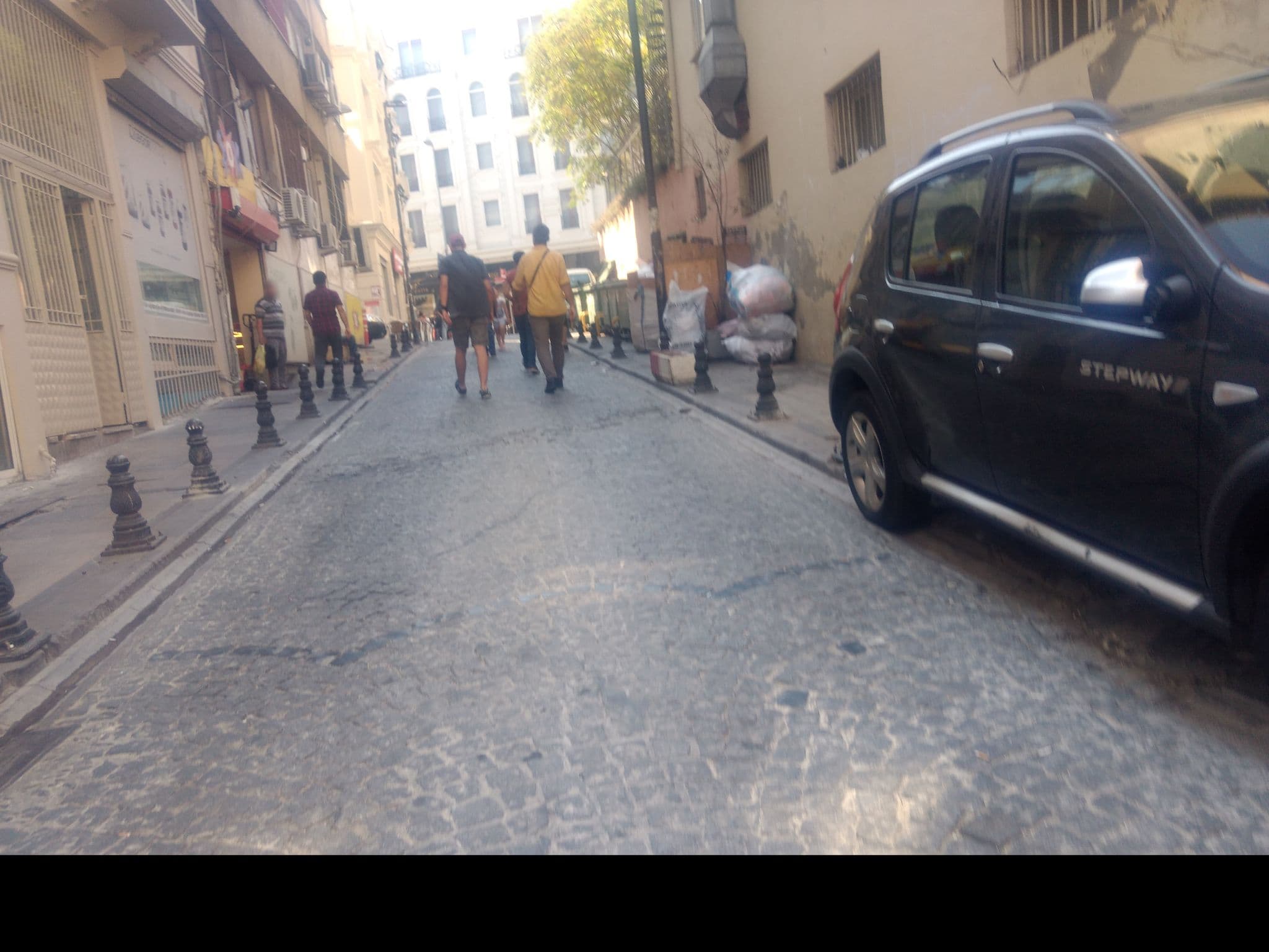 Street view near Nowy Efendi Hotel, Sultanahmet — © mapeadora (CC BY-SA · Mapillary)