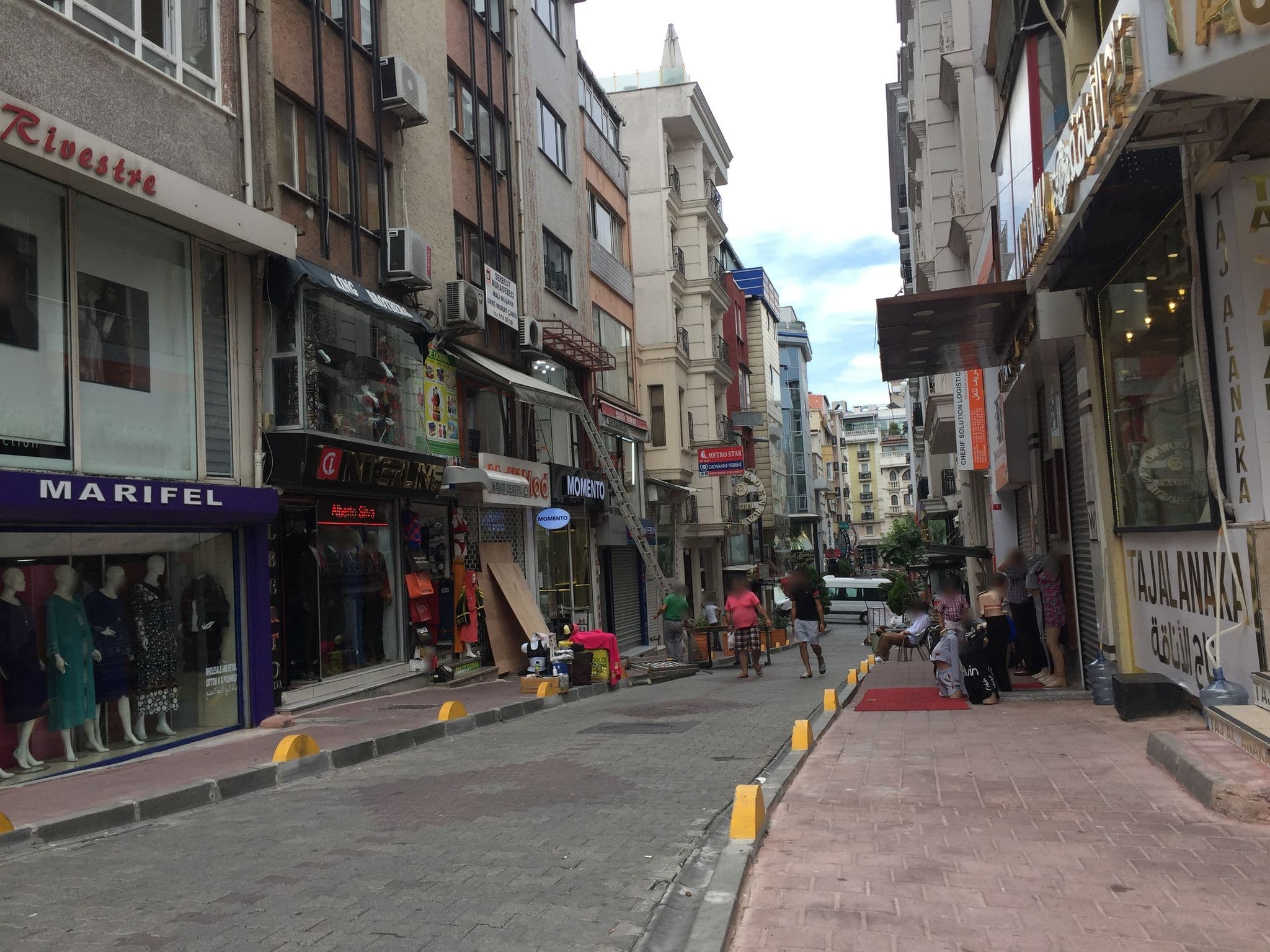 Street view near Karasu hotel, Eminönü