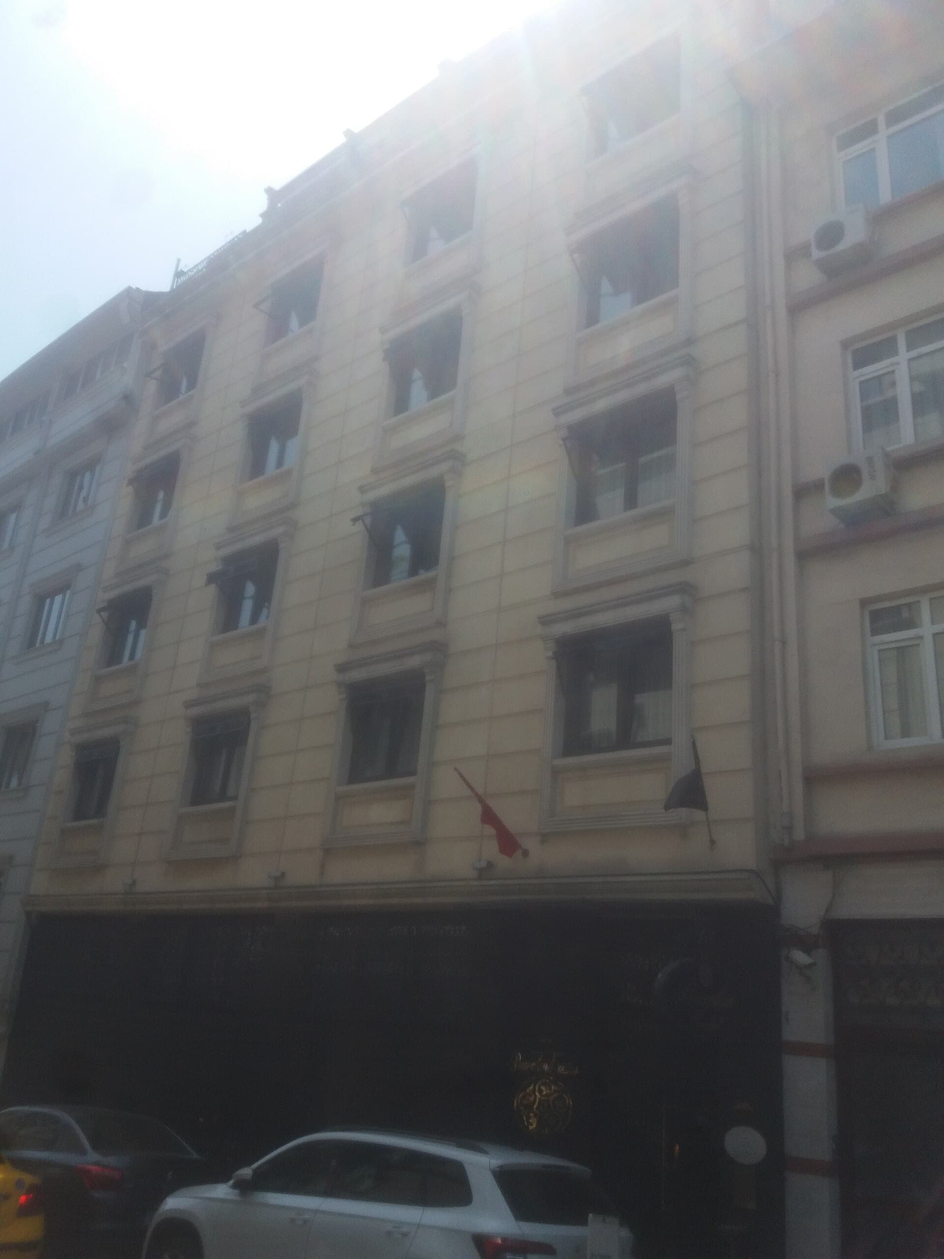 Burçkin hotel (via Wikimedia Commons, CC0)