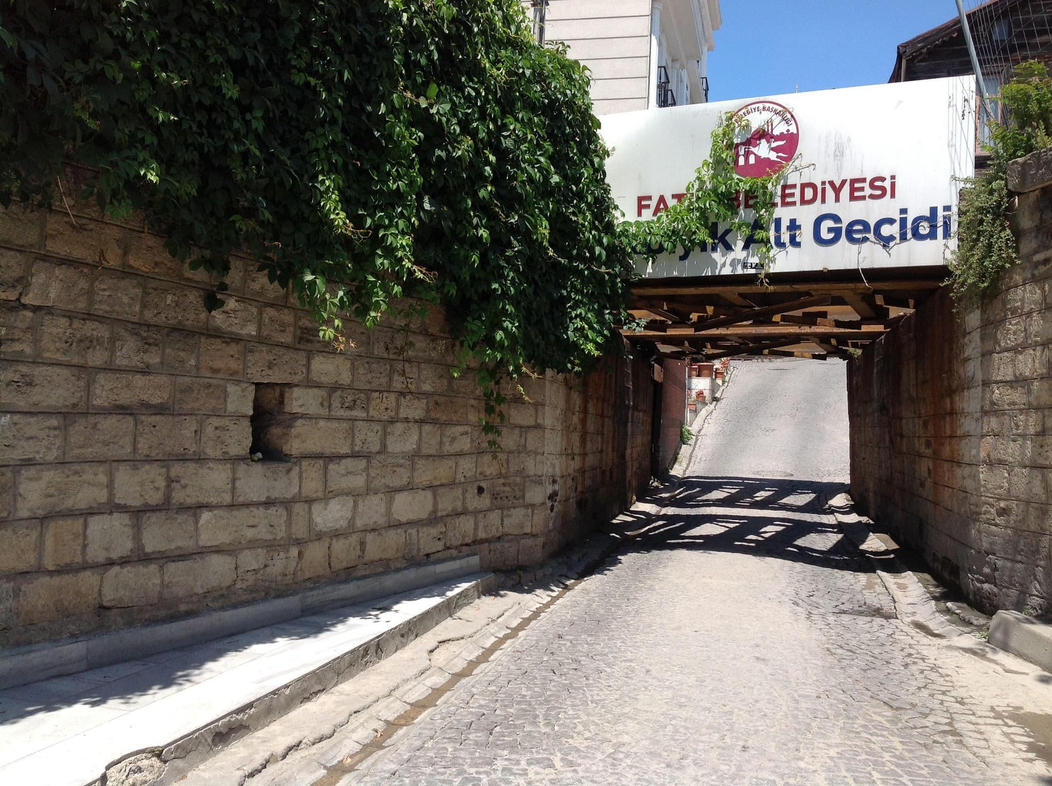 Street view near Apple Tree Hotel, Sultanahmet — © omarsansi (CC BY-SA · Mapillary)
