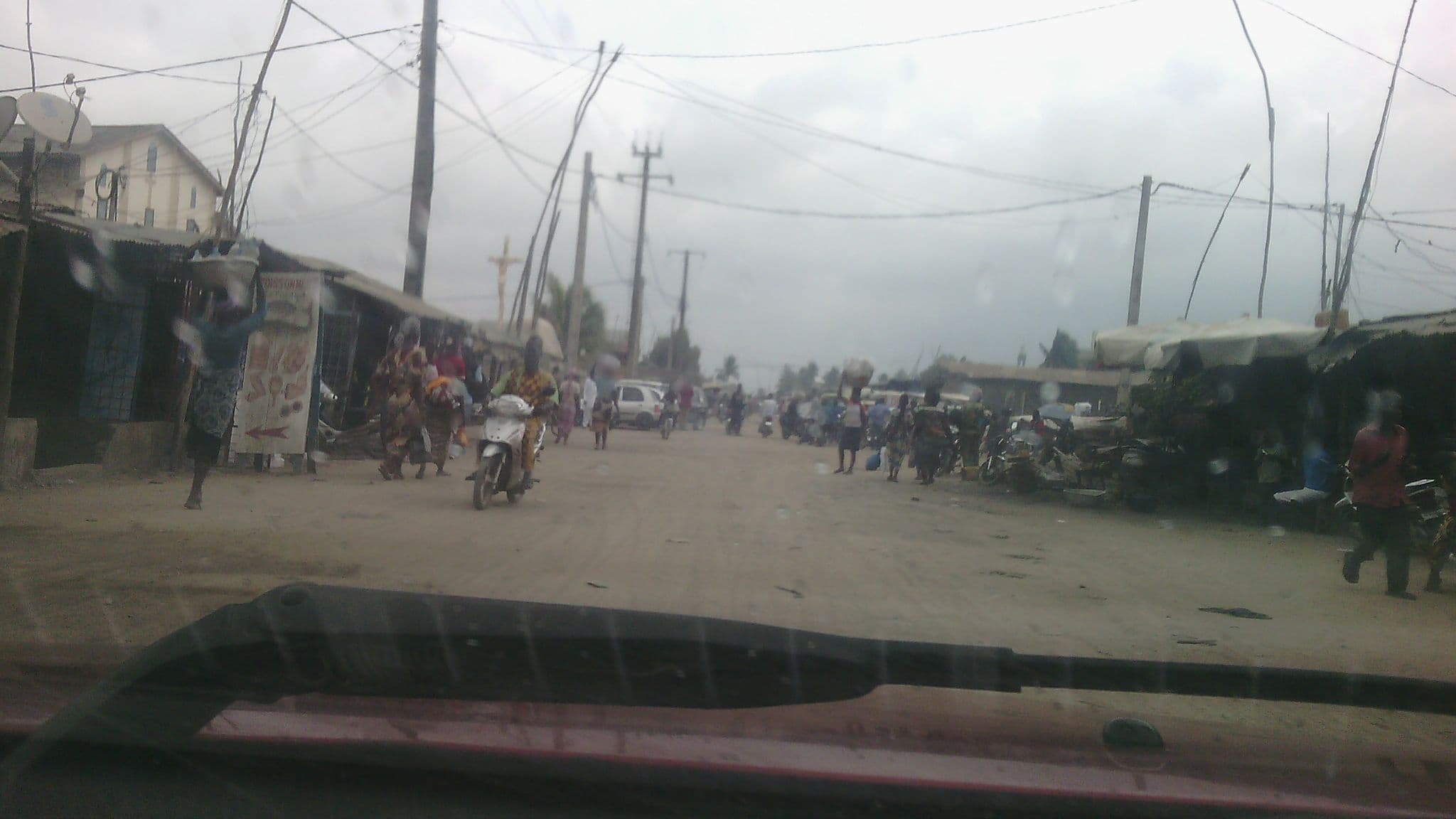 Street view near Semé krake Adjoke, Semi — © saliousoft (CC BY-SA · Mapillary)