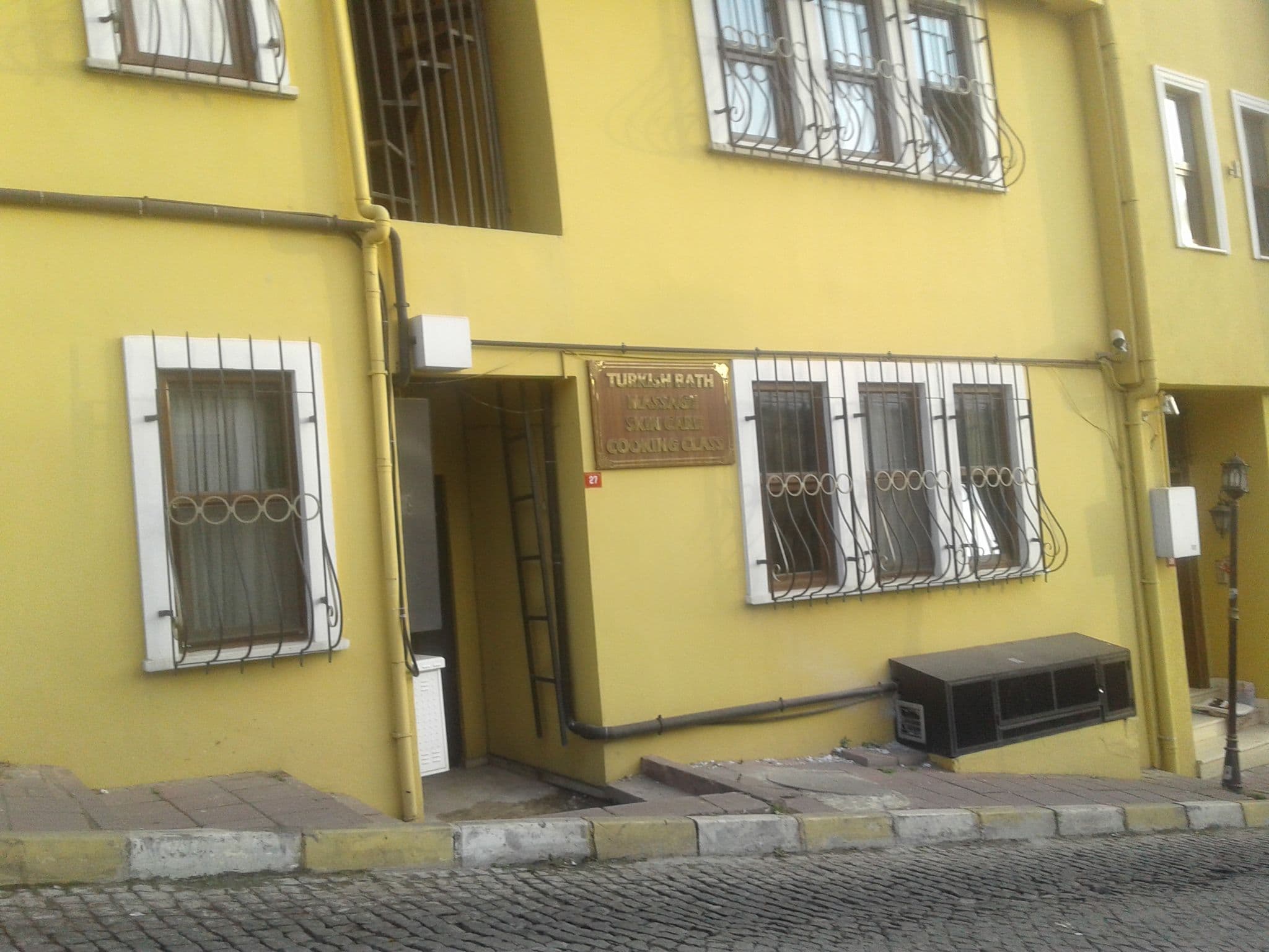 Street view near Dara Otel, Sultanahmet — © hemengul (CC BY-SA · Mapillary)