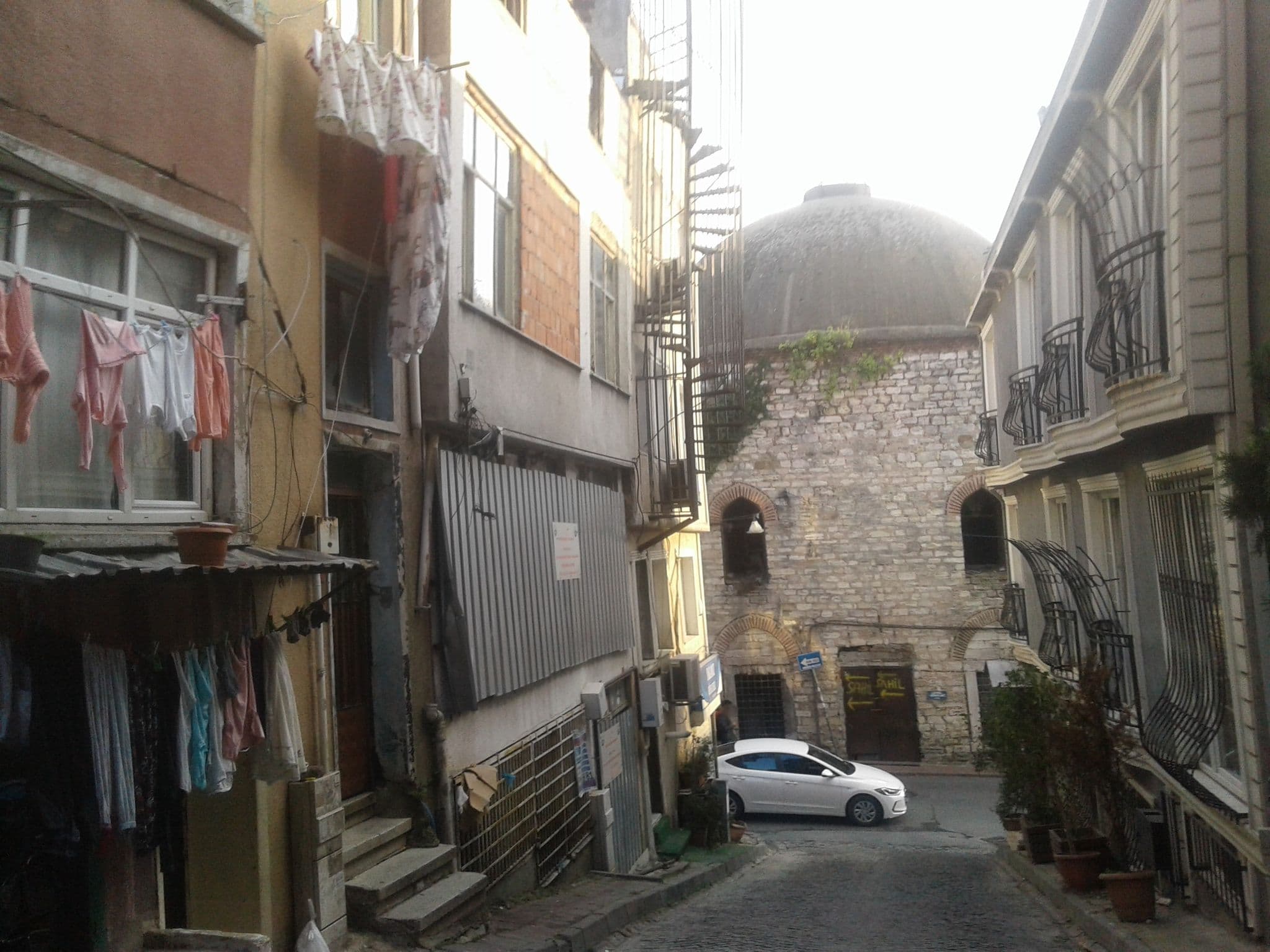 Street view near Garden House Hotel, Sultanahmet
