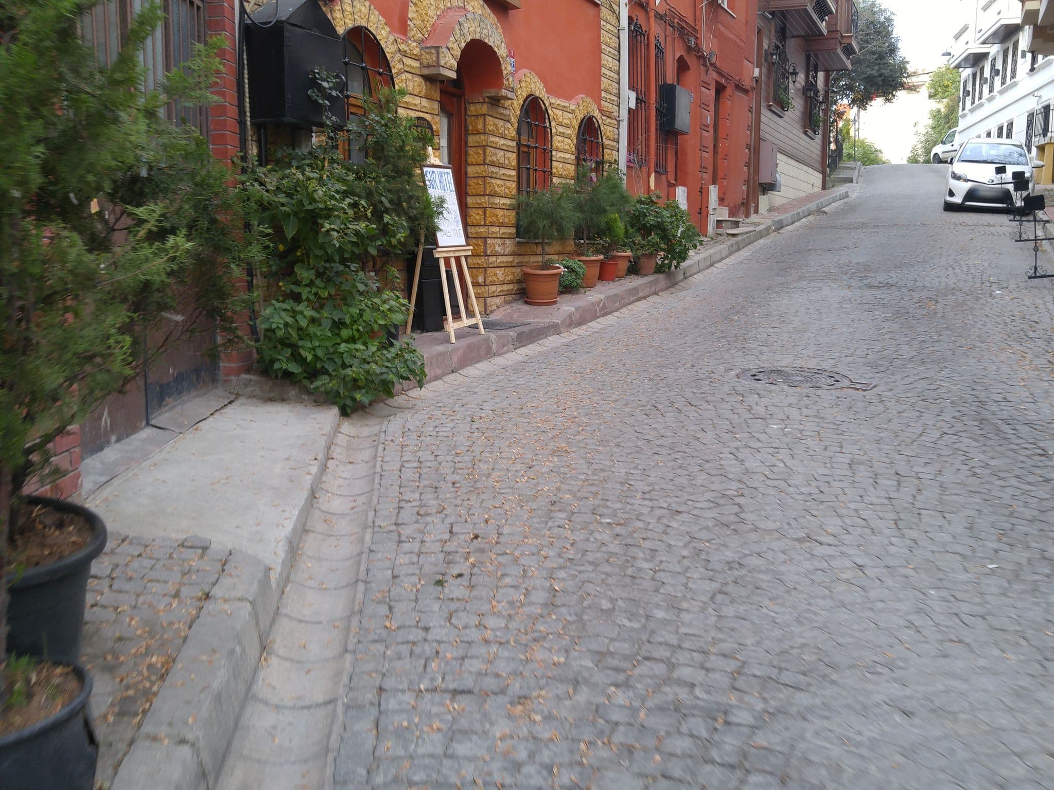 Street view near Ekim Apartments, Sultanahmet