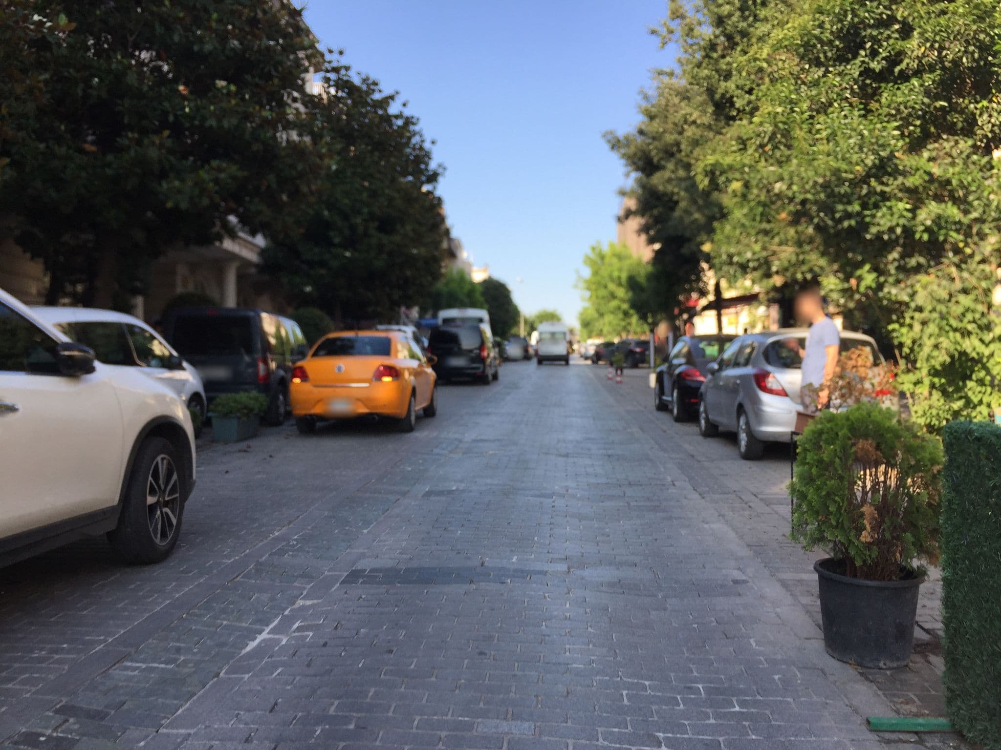 Street view near Sultan Mehmed Hotel, Sultanahmet
