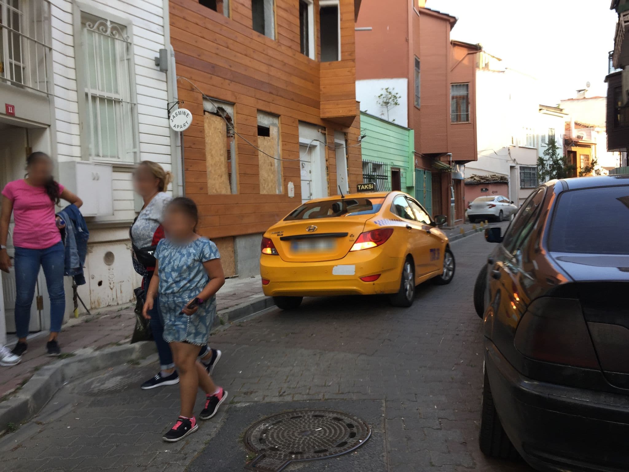 Street view near Kupeli, Sultanahmet