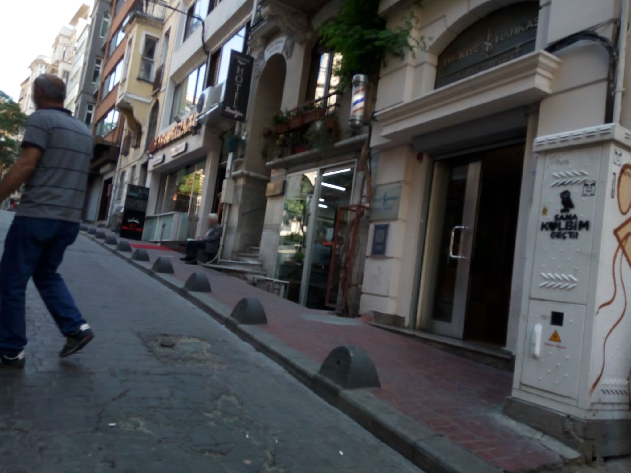 Street view near Bonne Sante Hotel, Eminönü