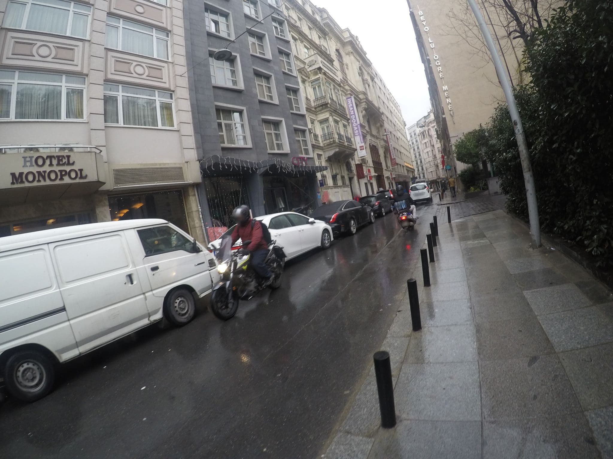 Street view near Hotel Au Pera, Eminönü