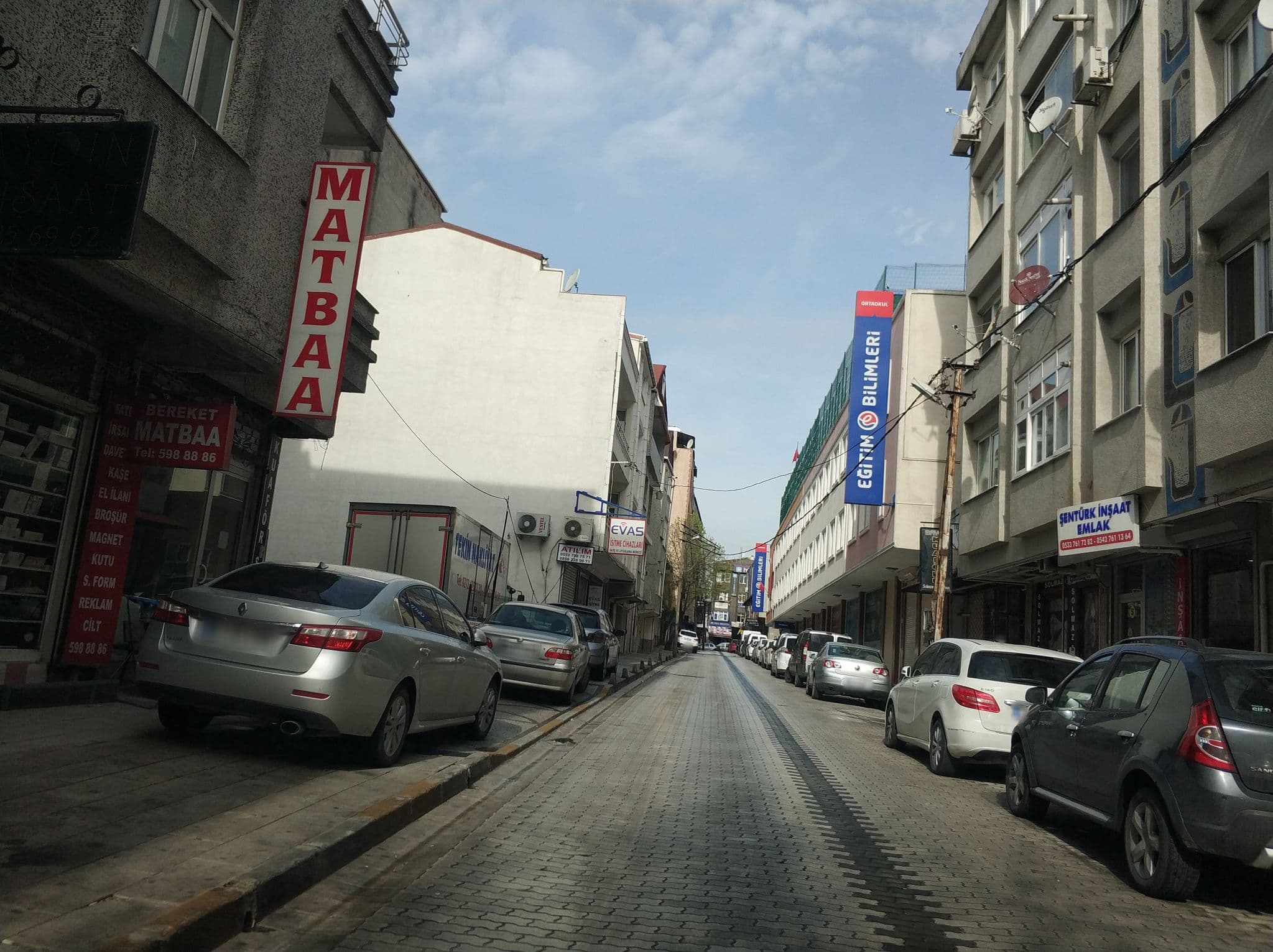 Street view near Hk Apart Airport, Küçükçekmece — © fatihalp (CC BY-SA · Mapillary)