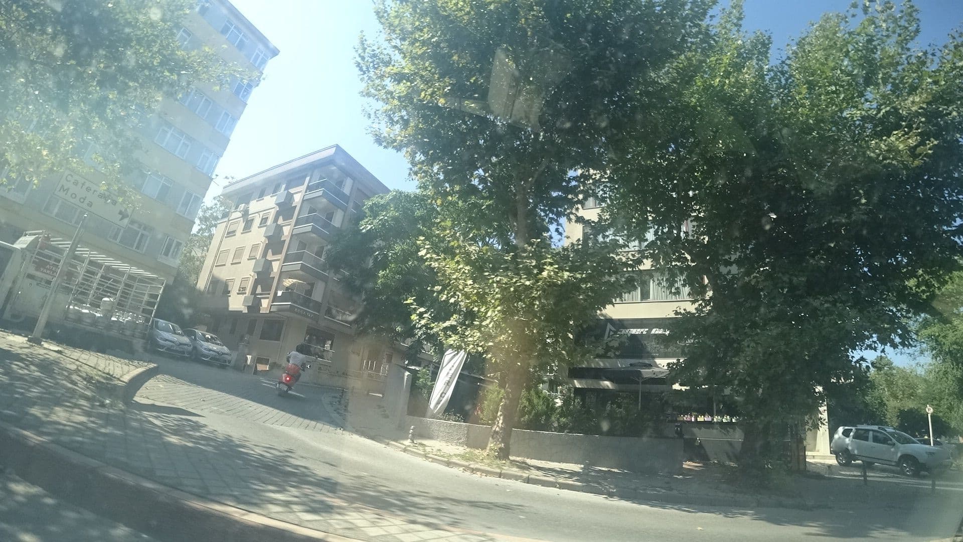 Street view near Riva's Moda, Salacak — © erenozdemir (CC BY-SA · Mapillary)