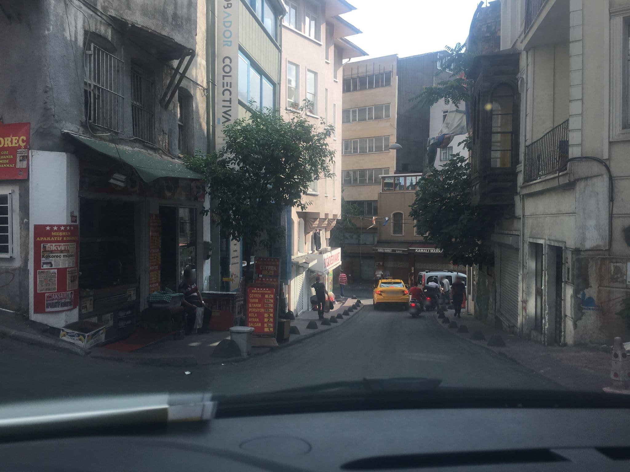 Street view near Cheers Midtown, Eminönü